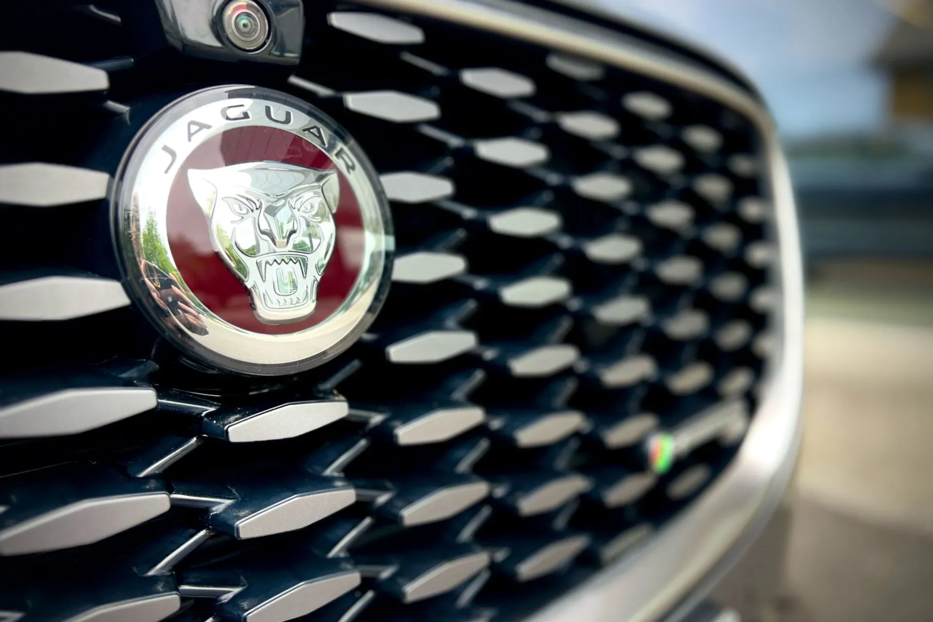Jaguar F-PACE thumbnail image number 10