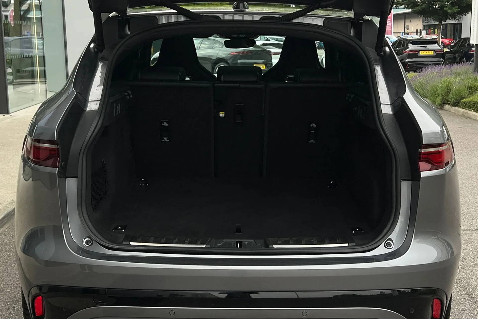 Jaguar F-PACE thumbnail image number 33