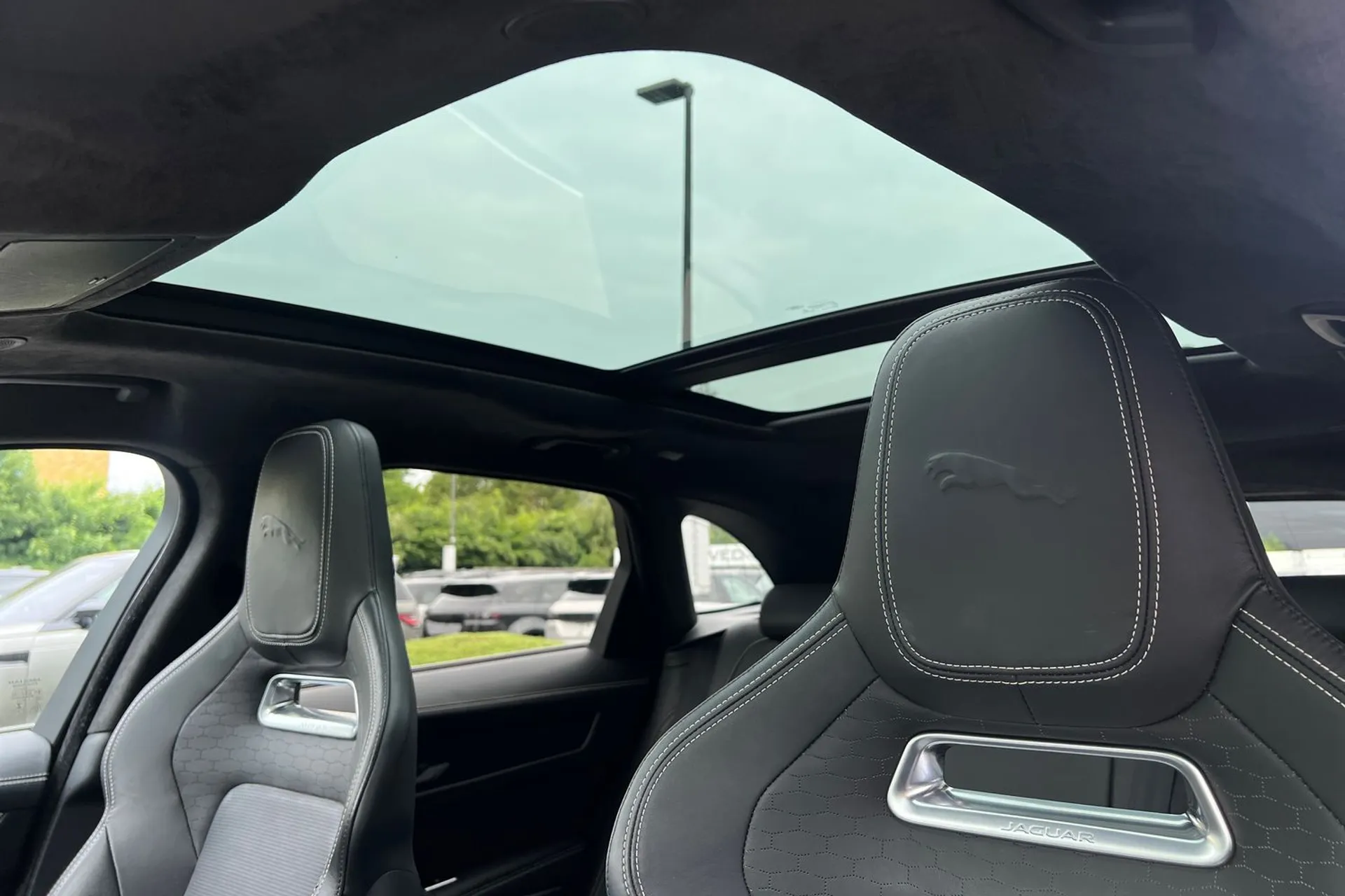 Jaguar F-PACE thumbnail image number 7