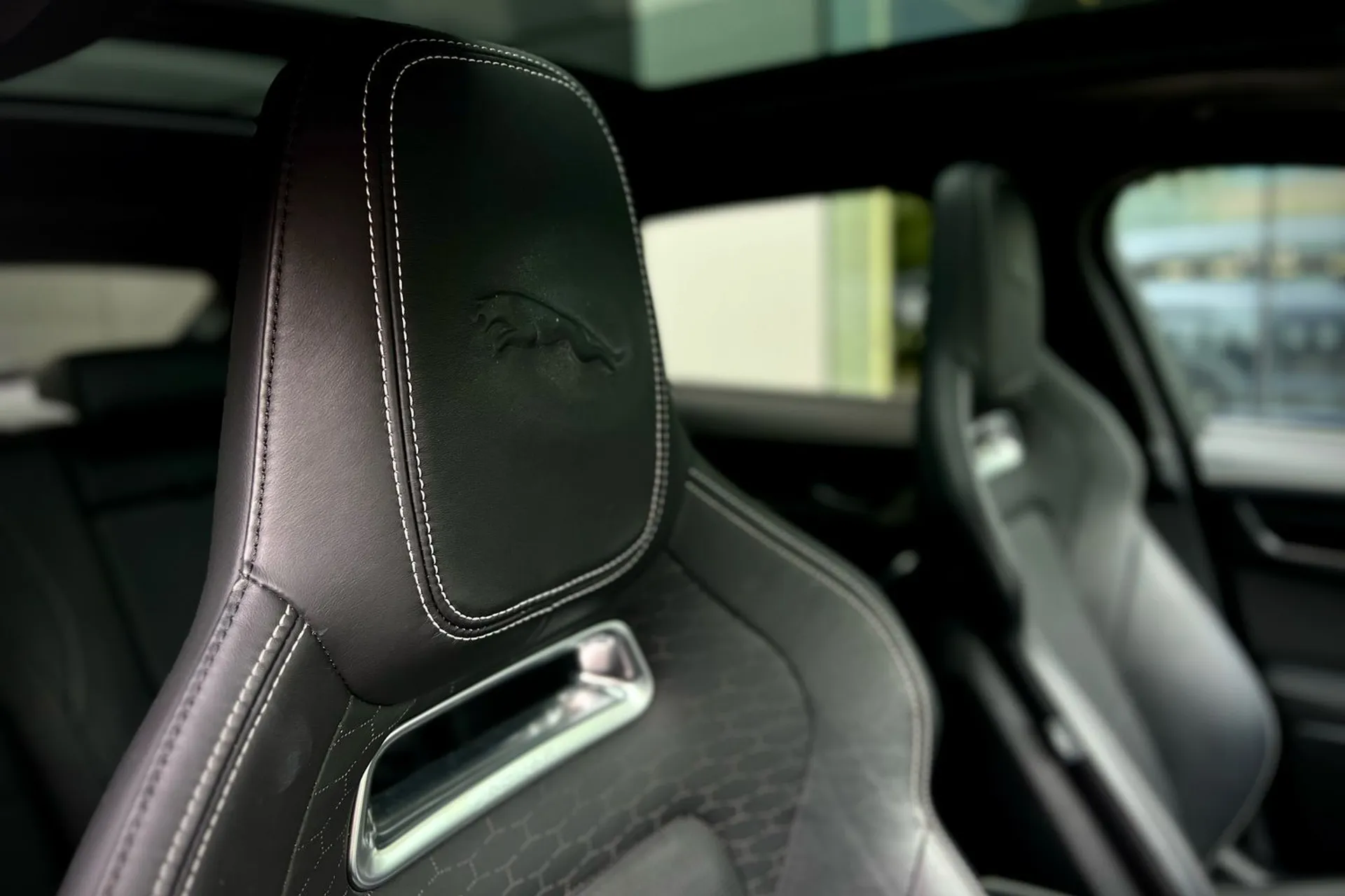 Jaguar F-PACE thumbnail image number 40