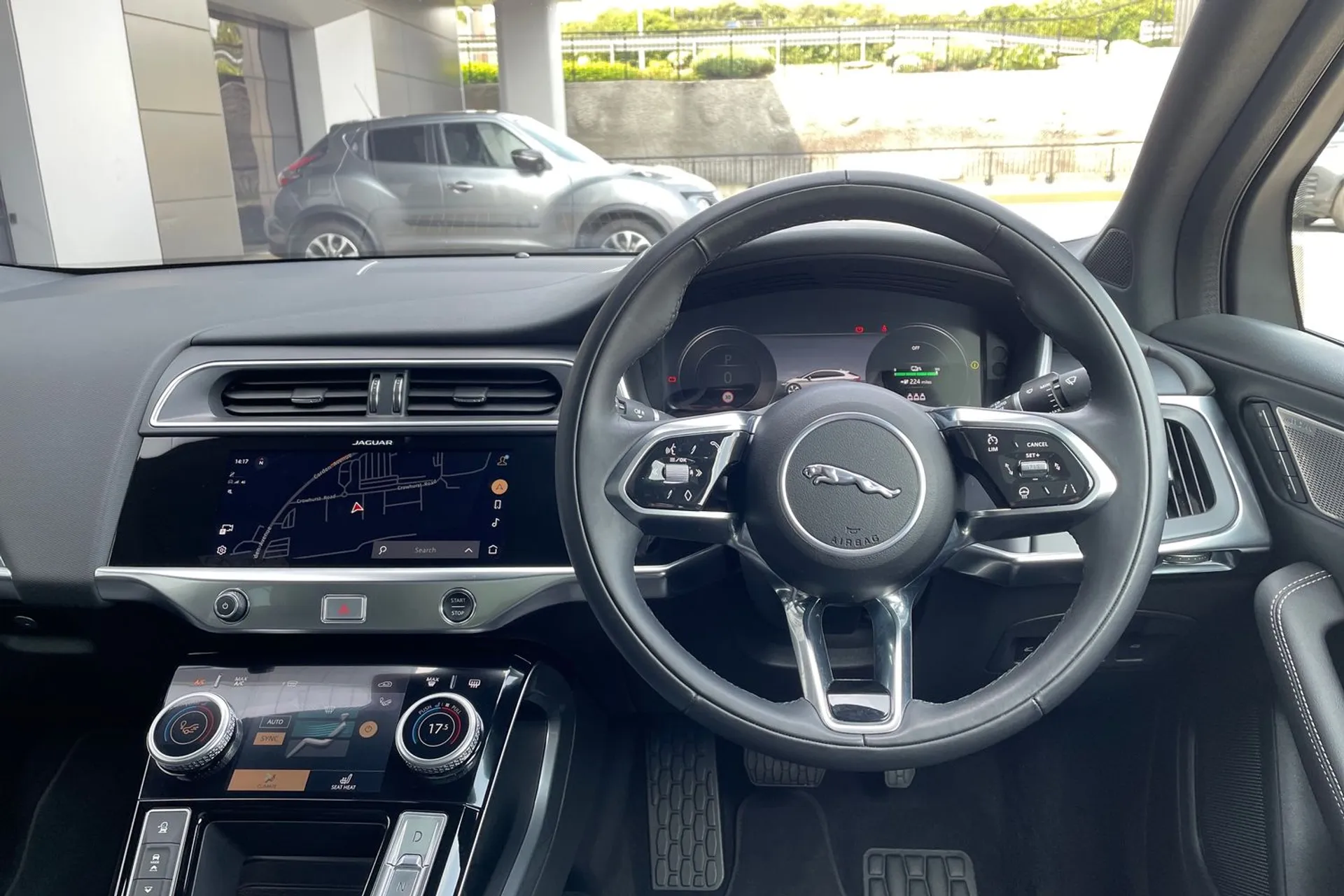 Jaguar I-PACE thumbnail image number 43