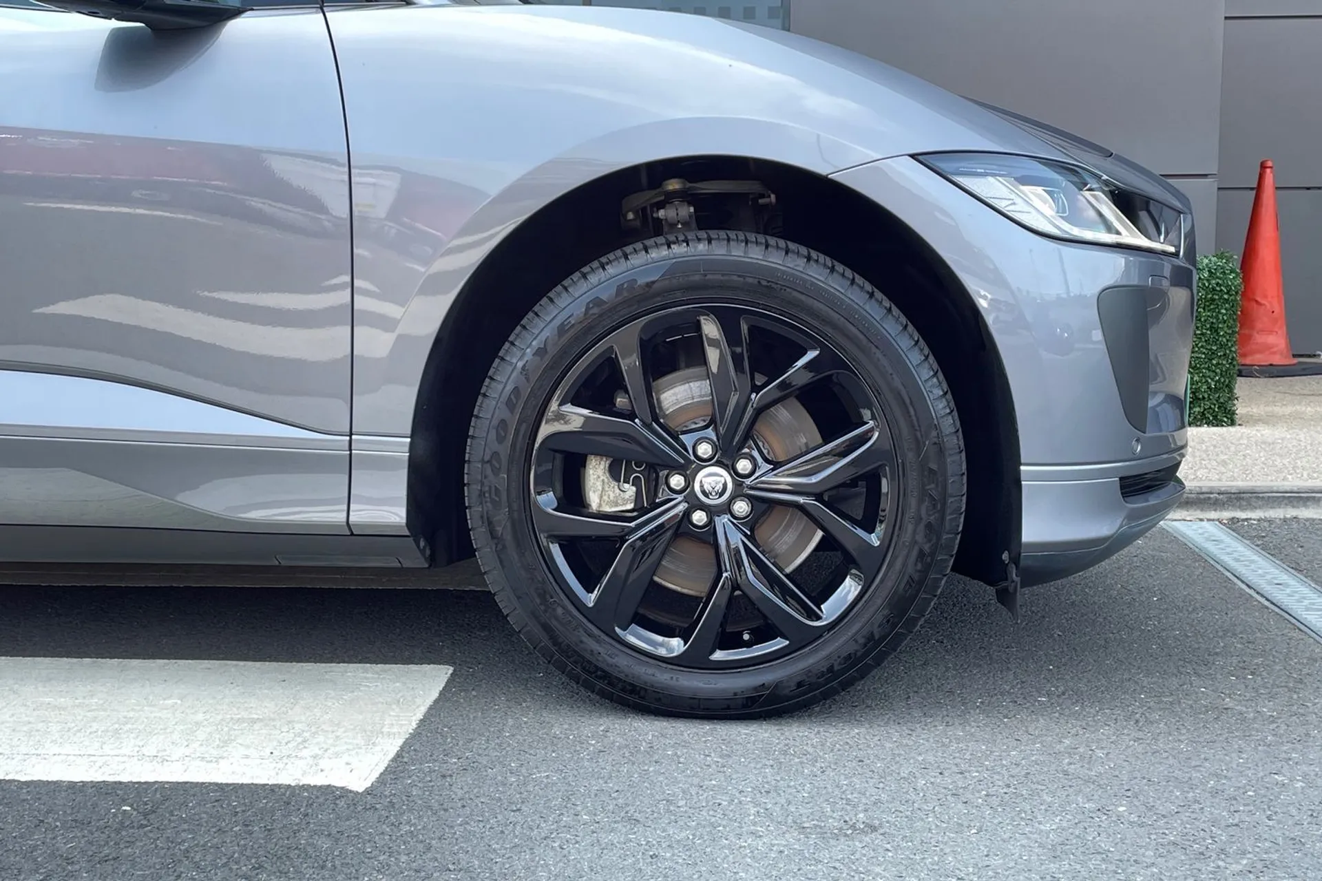 Jaguar I-PACE thumbnail image number 20