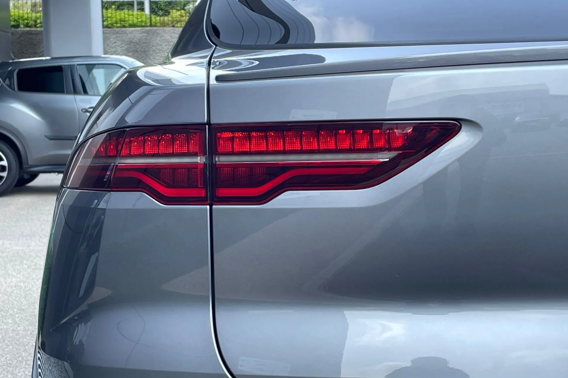 Jaguar I-PACE thumbnail image number 29