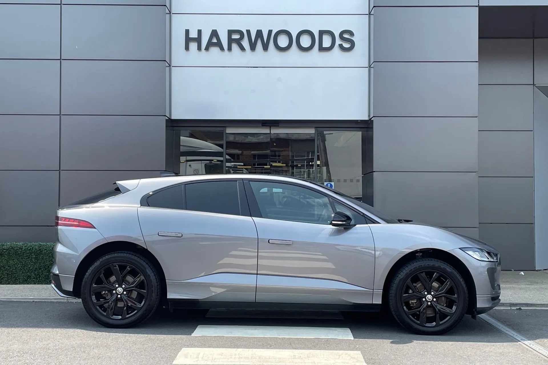 Jaguar I-PACE thumbnail image number 2
