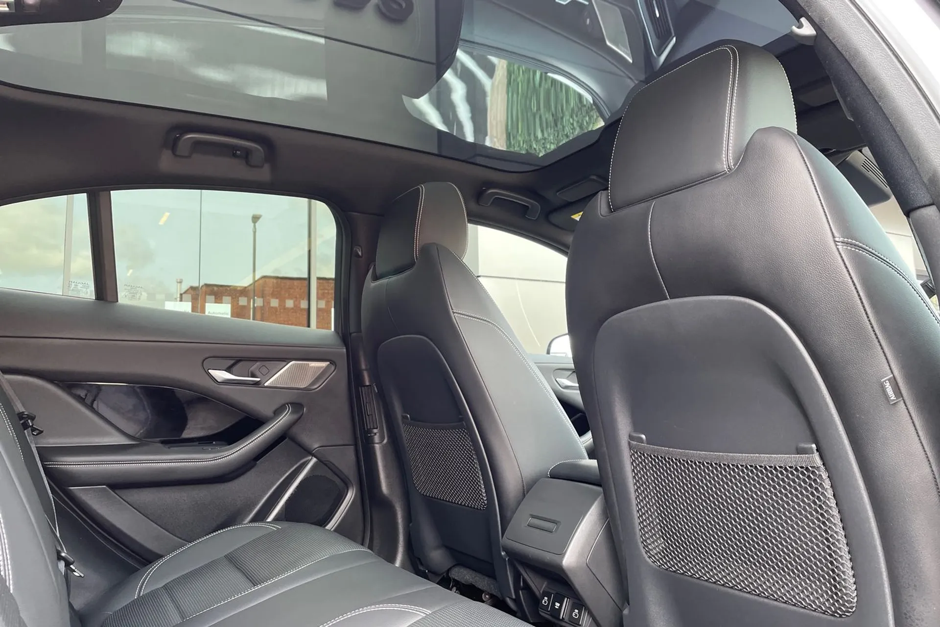 Jaguar I-PACE thumbnail image number 34