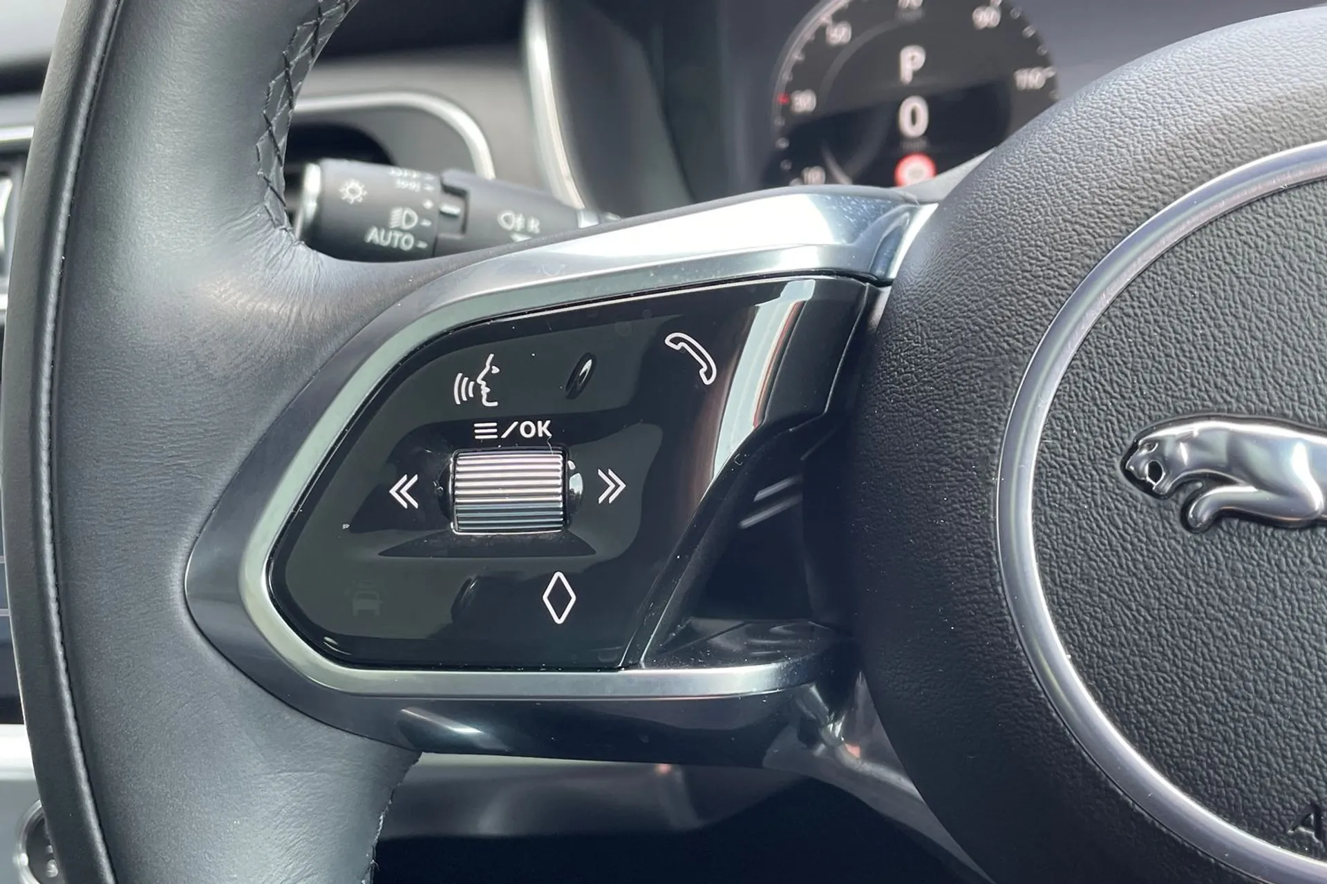 Jaguar I-PACE thumbnail image number 46