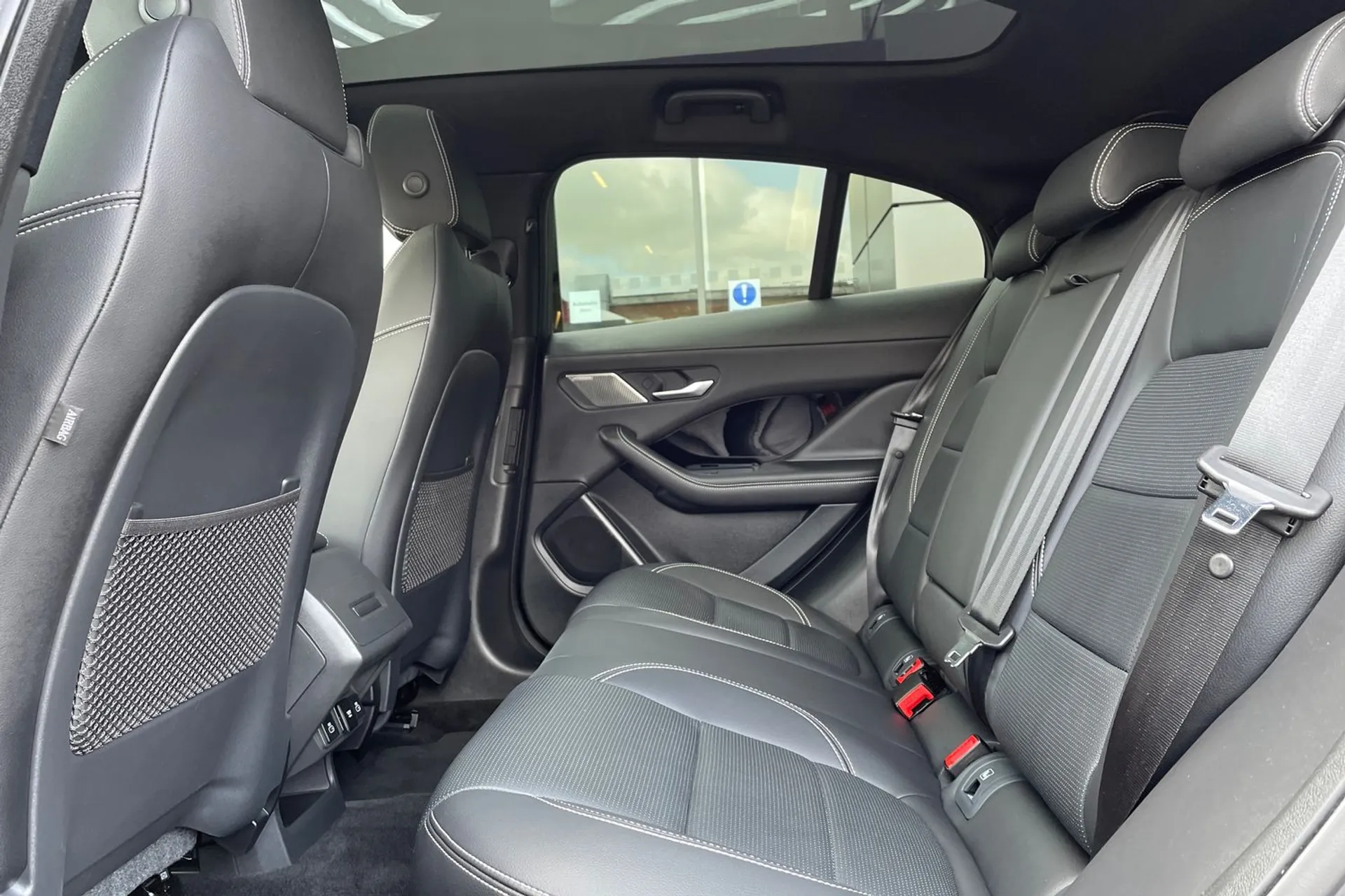 Jaguar I-PACE thumbnail image number 39