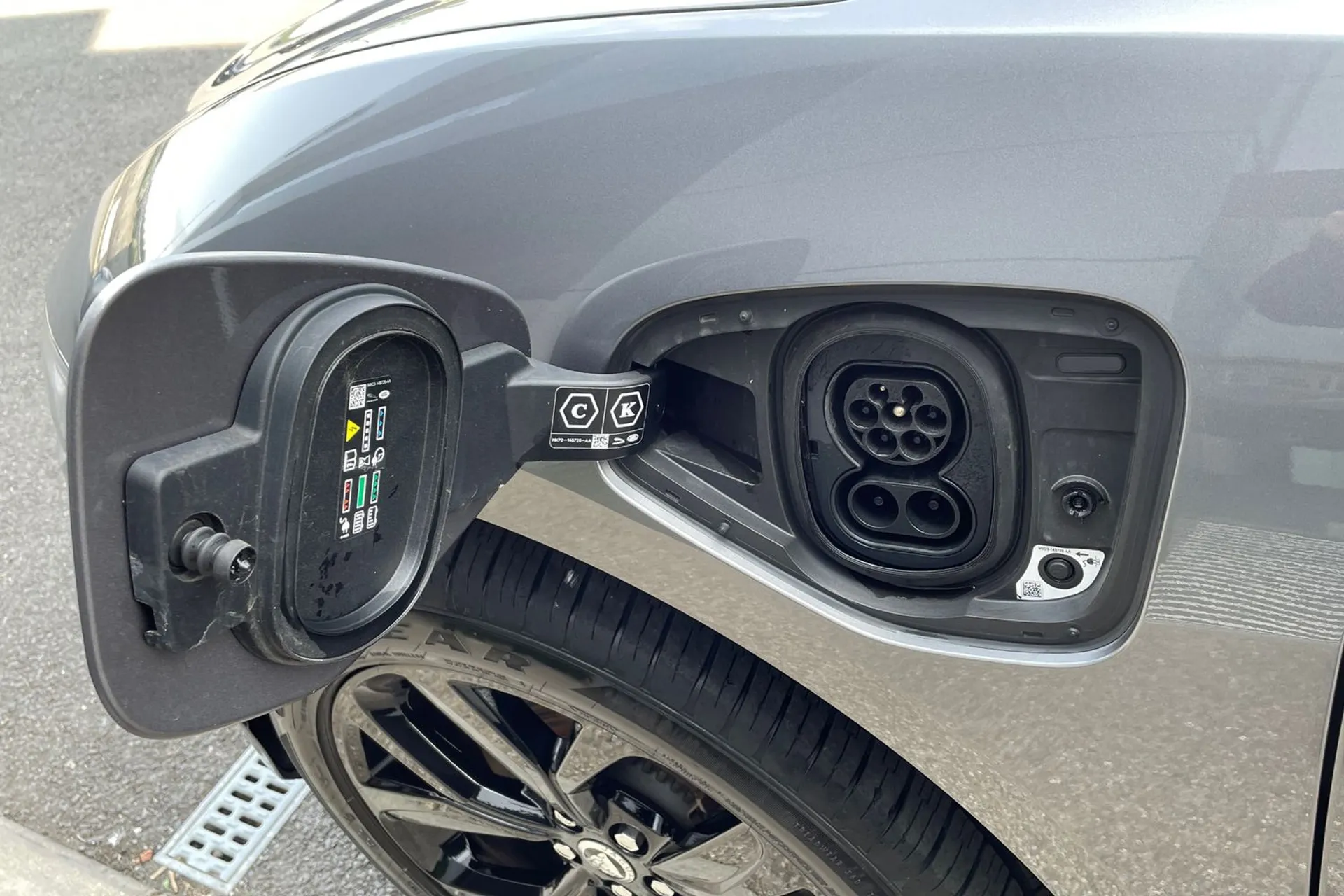 Jaguar I-PACE thumbnail image number 8