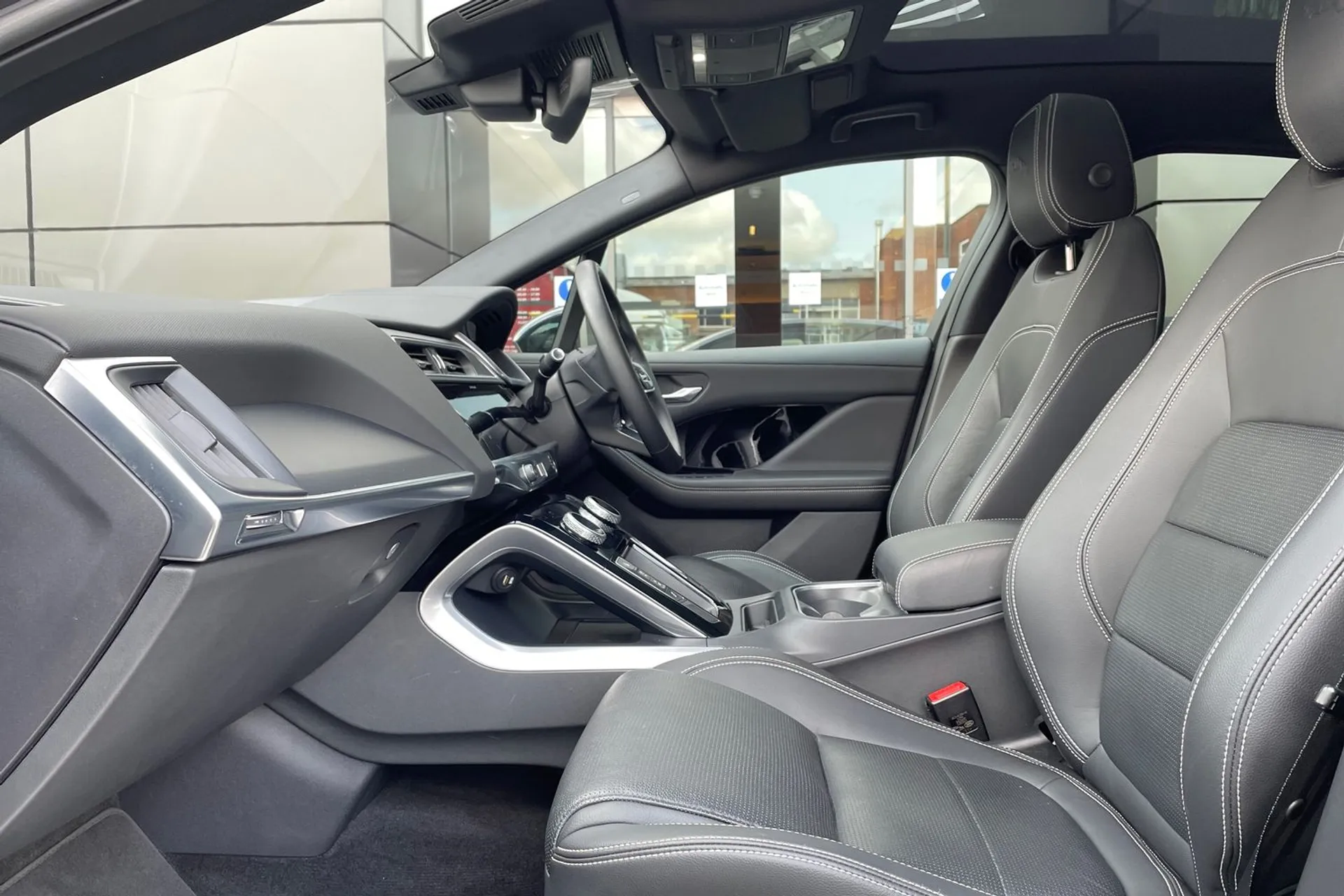 Jaguar I-PACE thumbnail image number 37