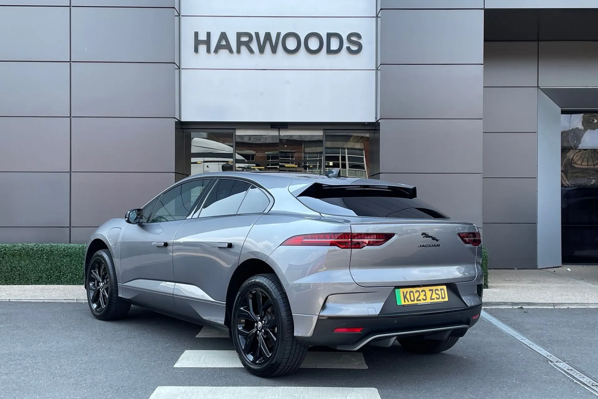 Jaguar I-PACE thumbnail image number 10