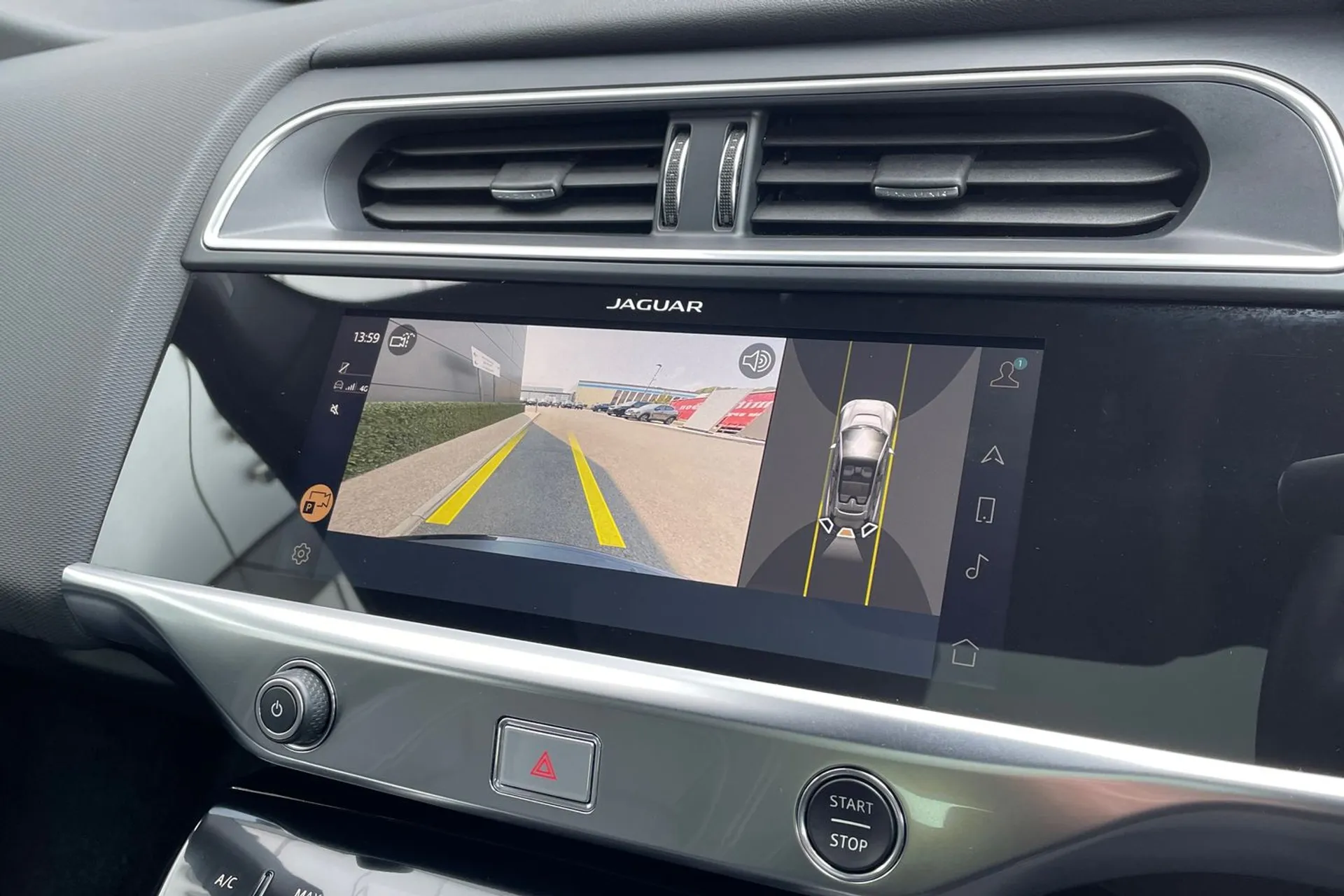 Jaguar I-PACE thumbnail image number 4