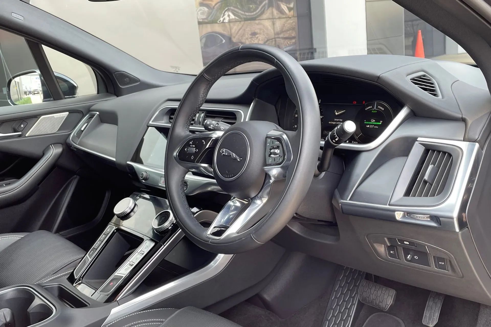 Jaguar I-PACE thumbnail image number 21