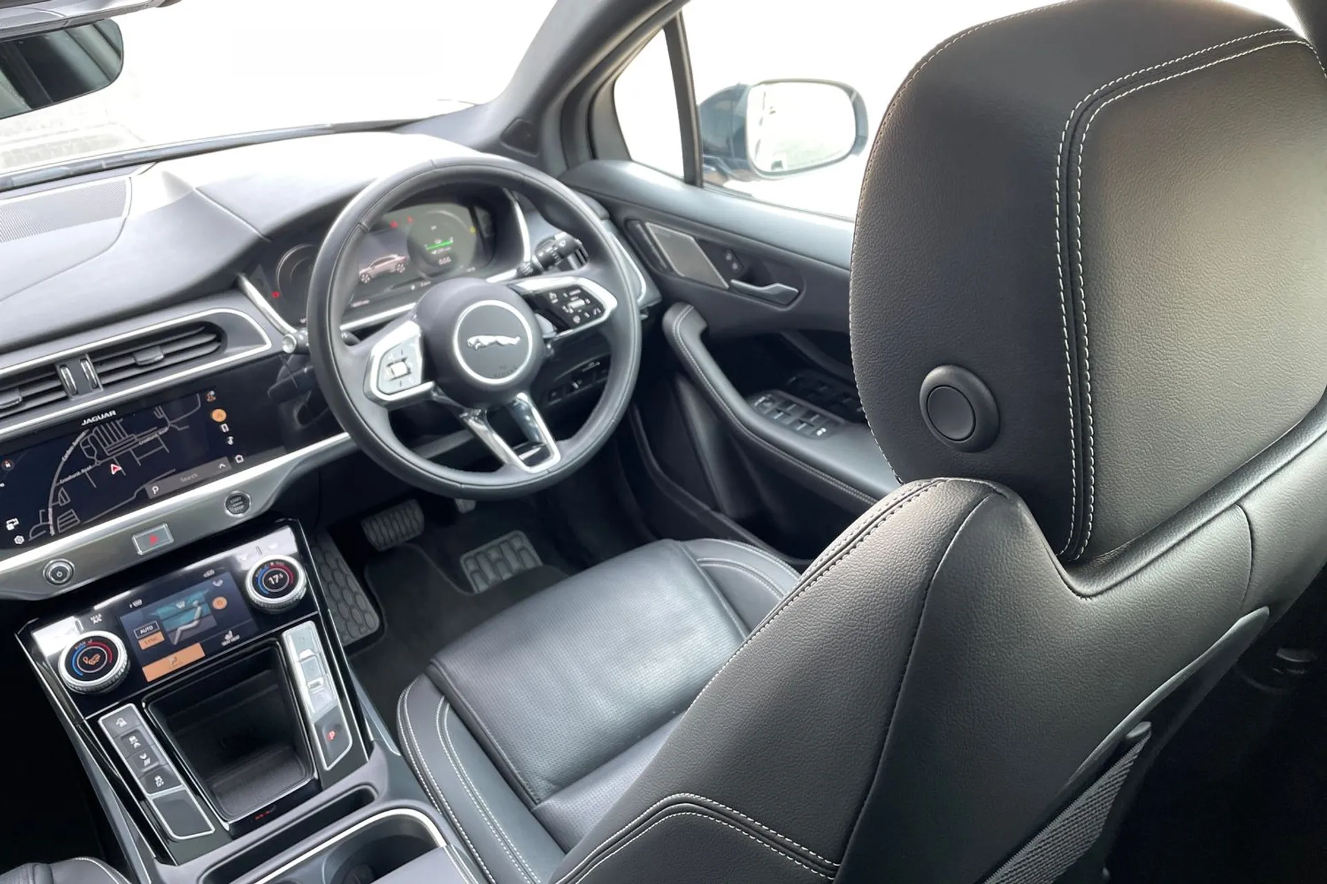 Jaguar I-PACE thumbnail image number 42