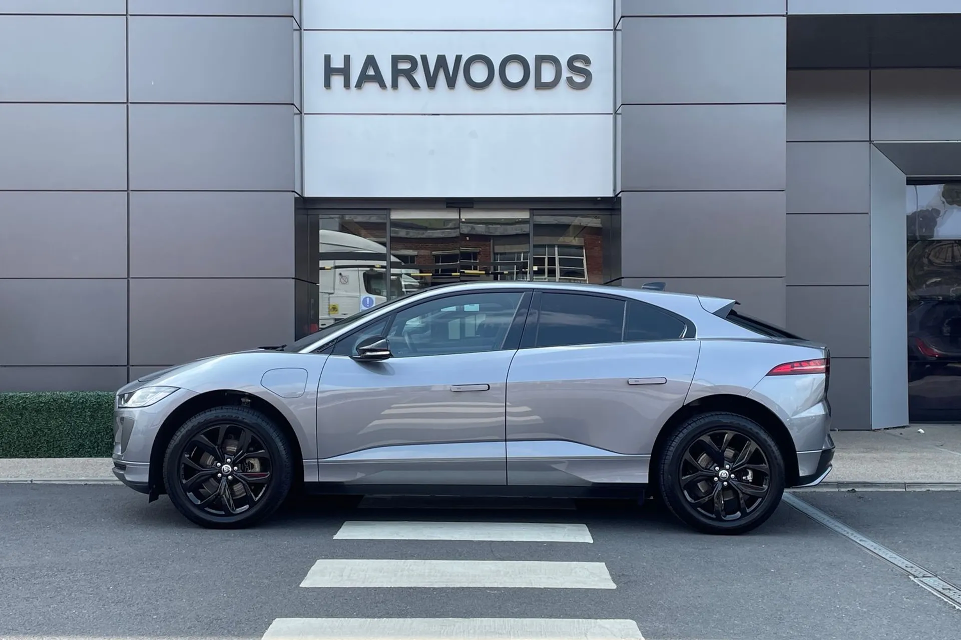 Jaguar I-PACE thumbnail image number 11