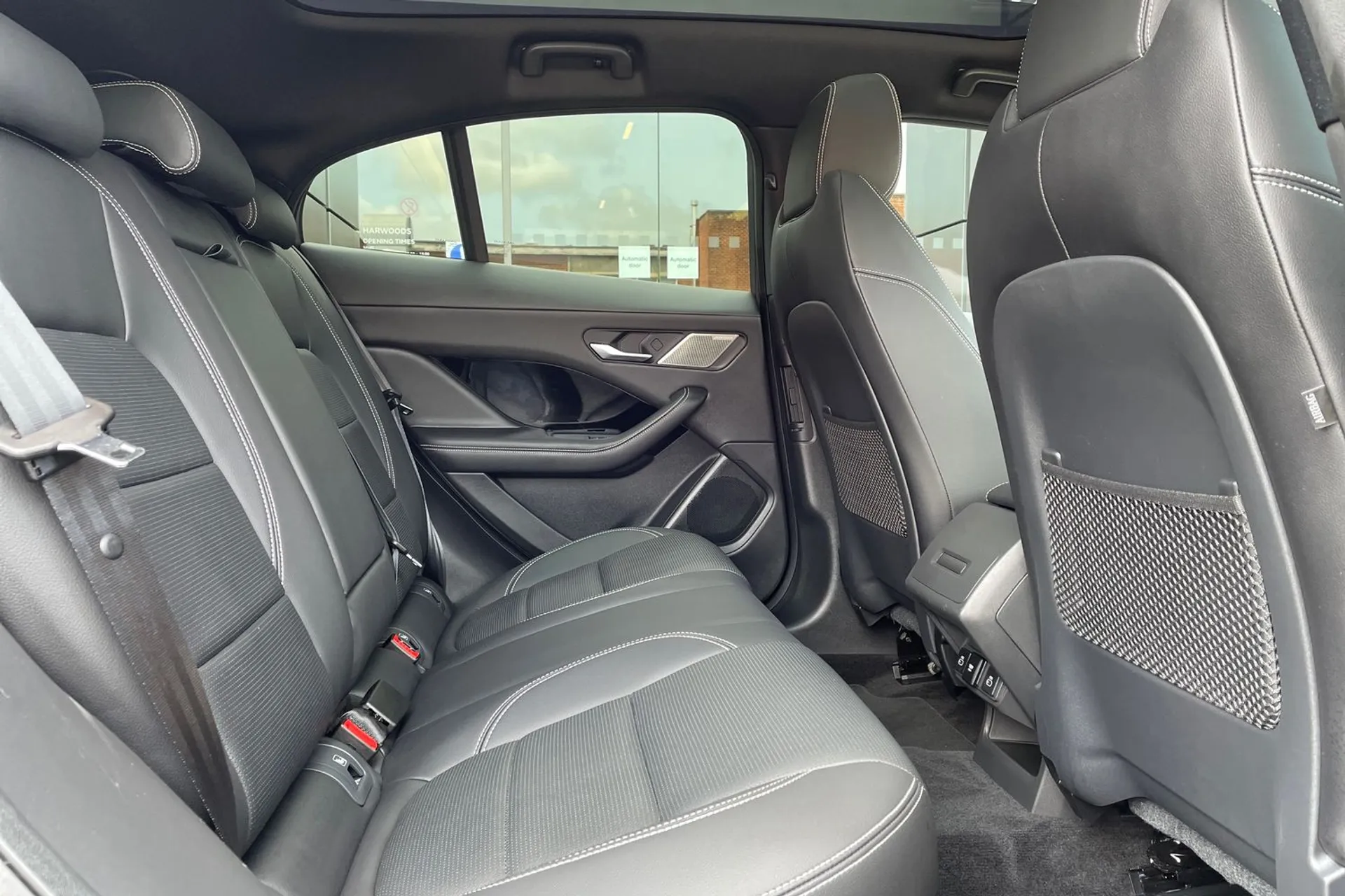 Jaguar I-PACE thumbnail image number 24