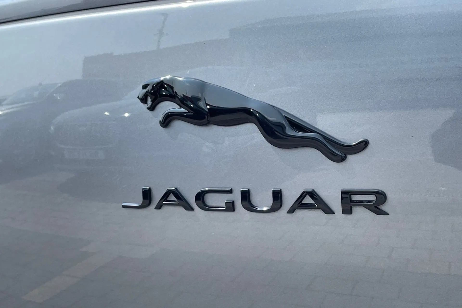 Jaguar I-PACE thumbnail image number 30