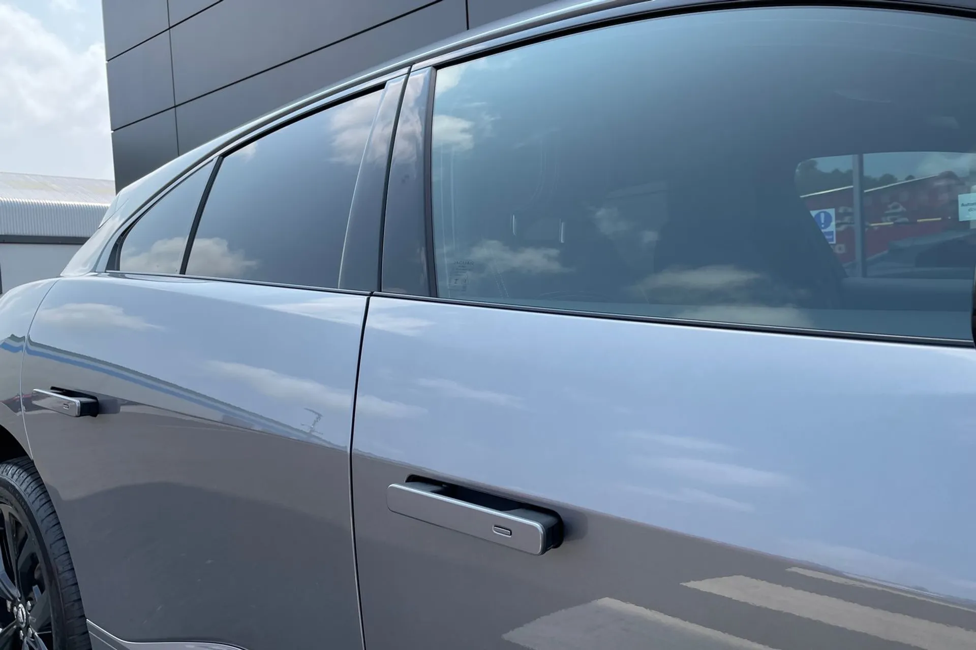 Jaguar I-PACE thumbnail image number 25
