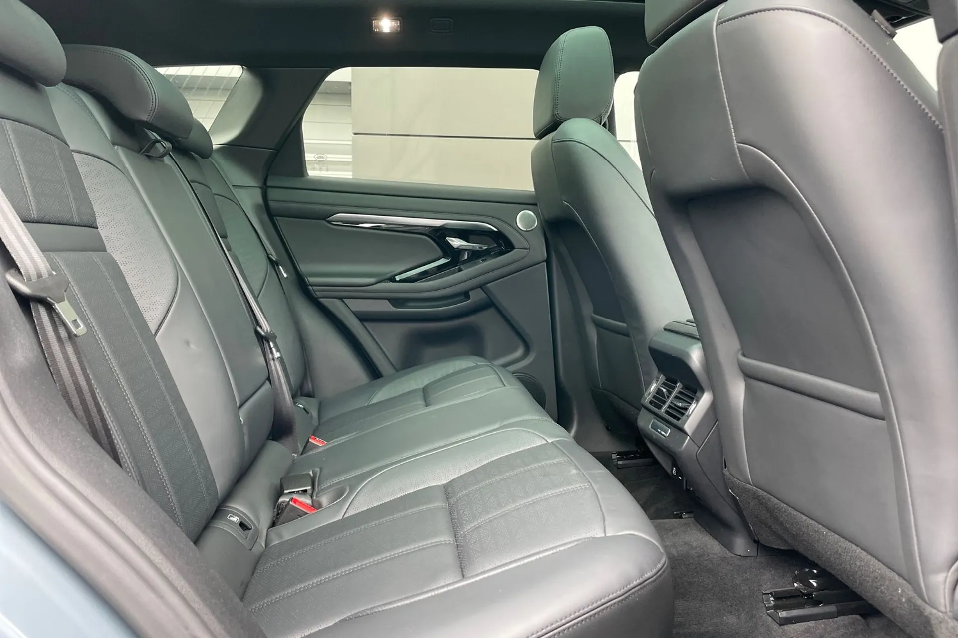 LAND ROVER RANGE ROVER EVOQUE thumbnail image number 37