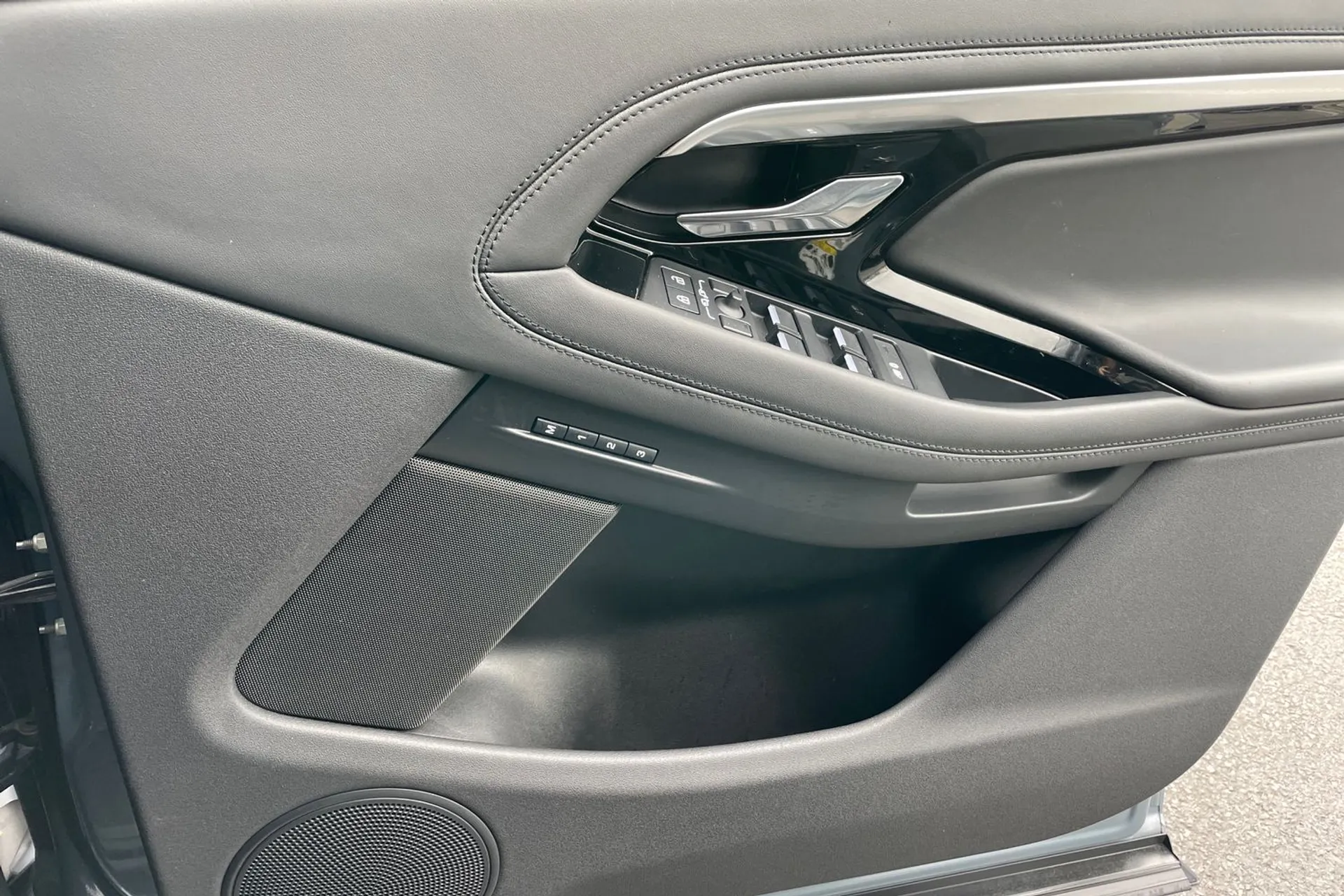 LAND ROVER RANGE ROVER EVOQUE thumbnail image number 19