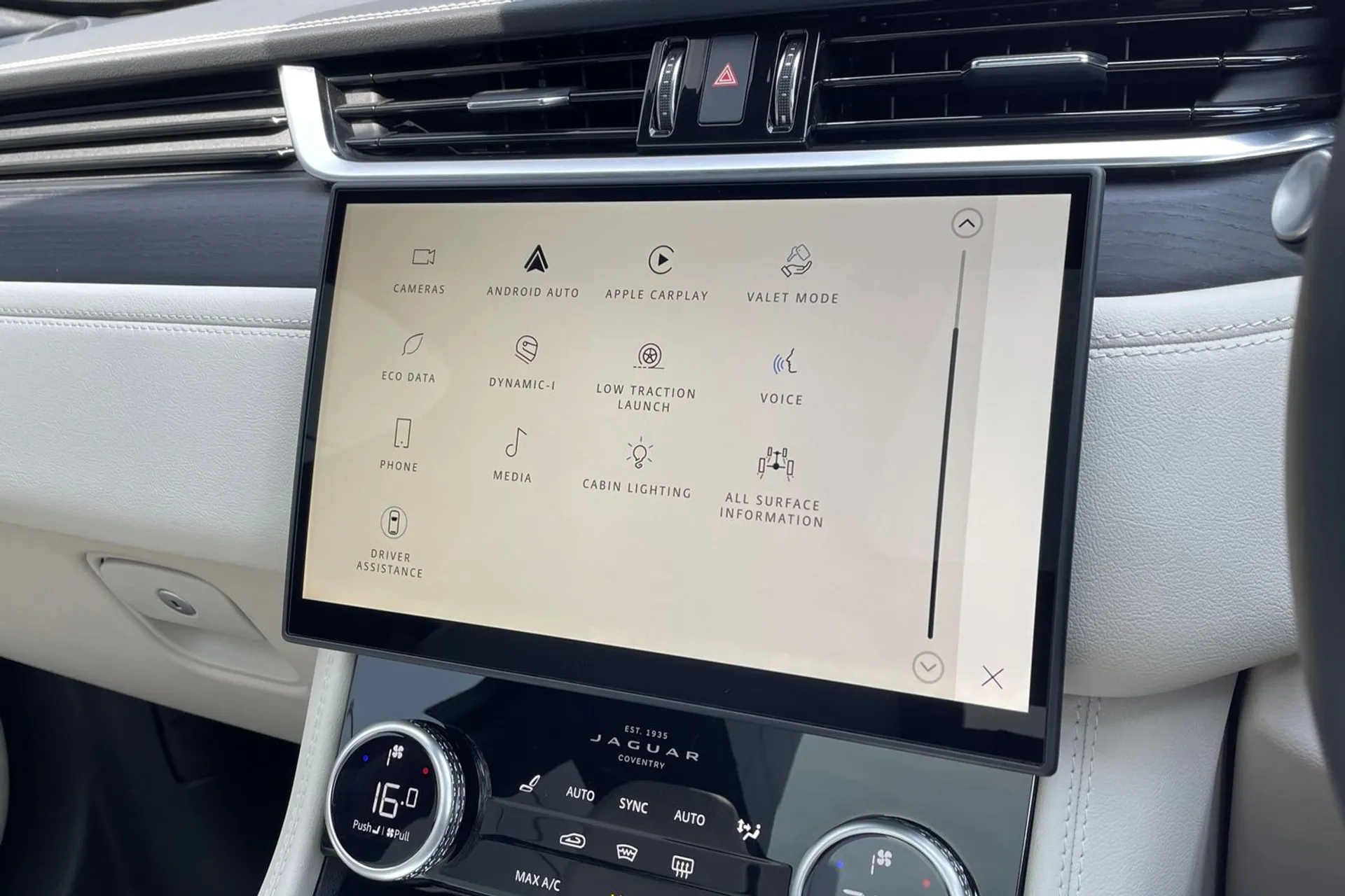 Jaguar F-PACE thumbnail image number 70