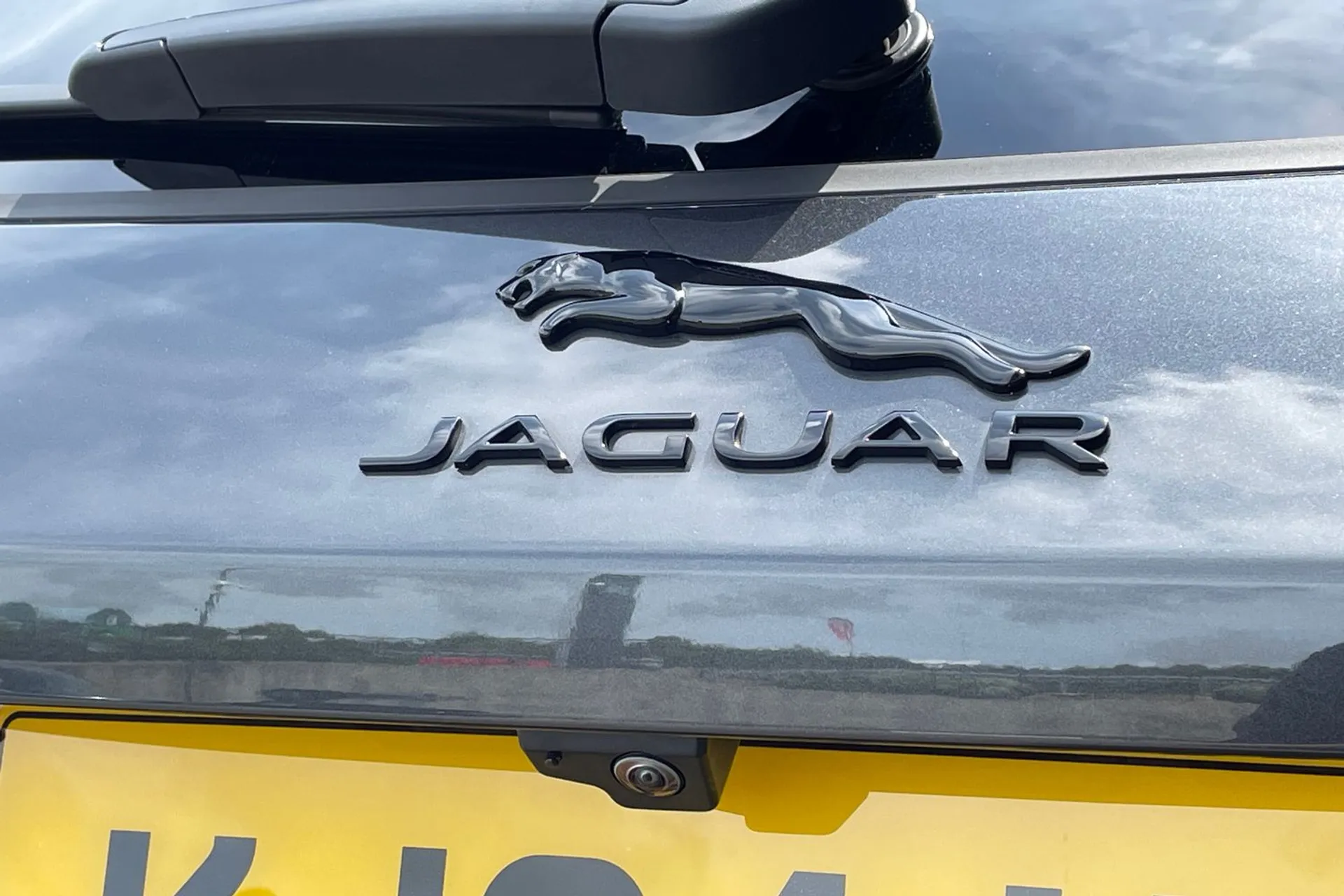 Jaguar F-PACE thumbnail image number 35