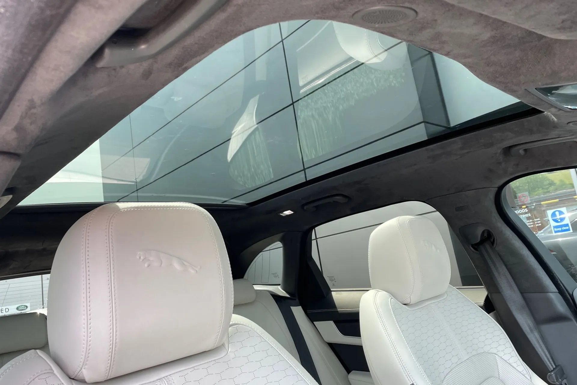 Jaguar F-PACE thumbnail image number 12