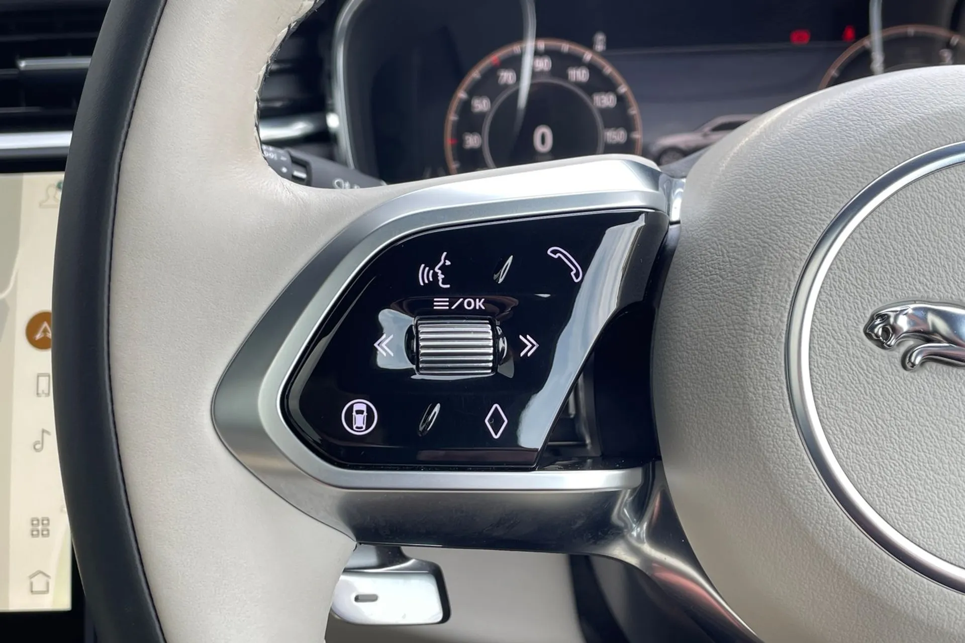Jaguar F-PACE thumbnail image number 58