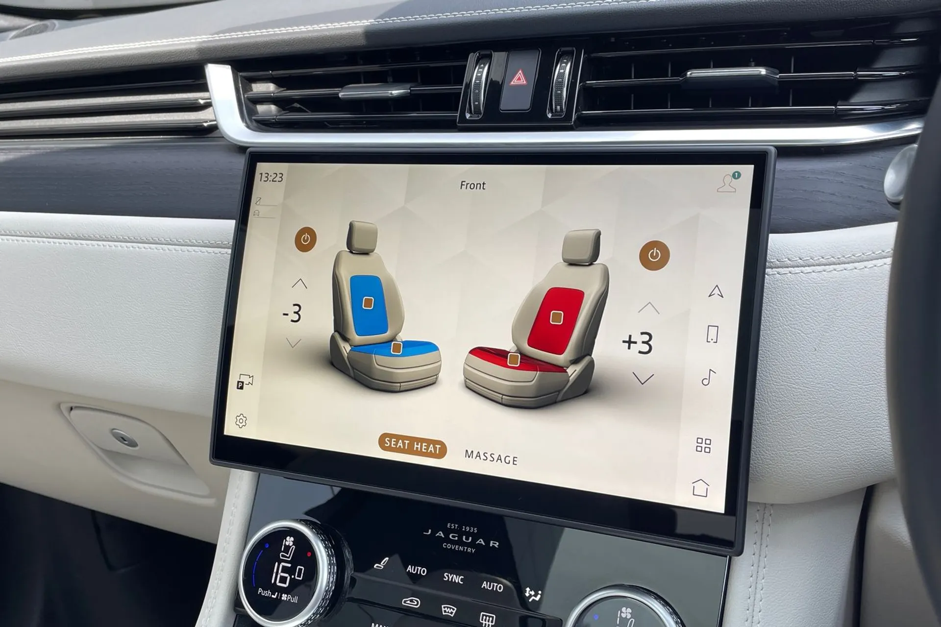 Jaguar F-PACE thumbnail image number 19