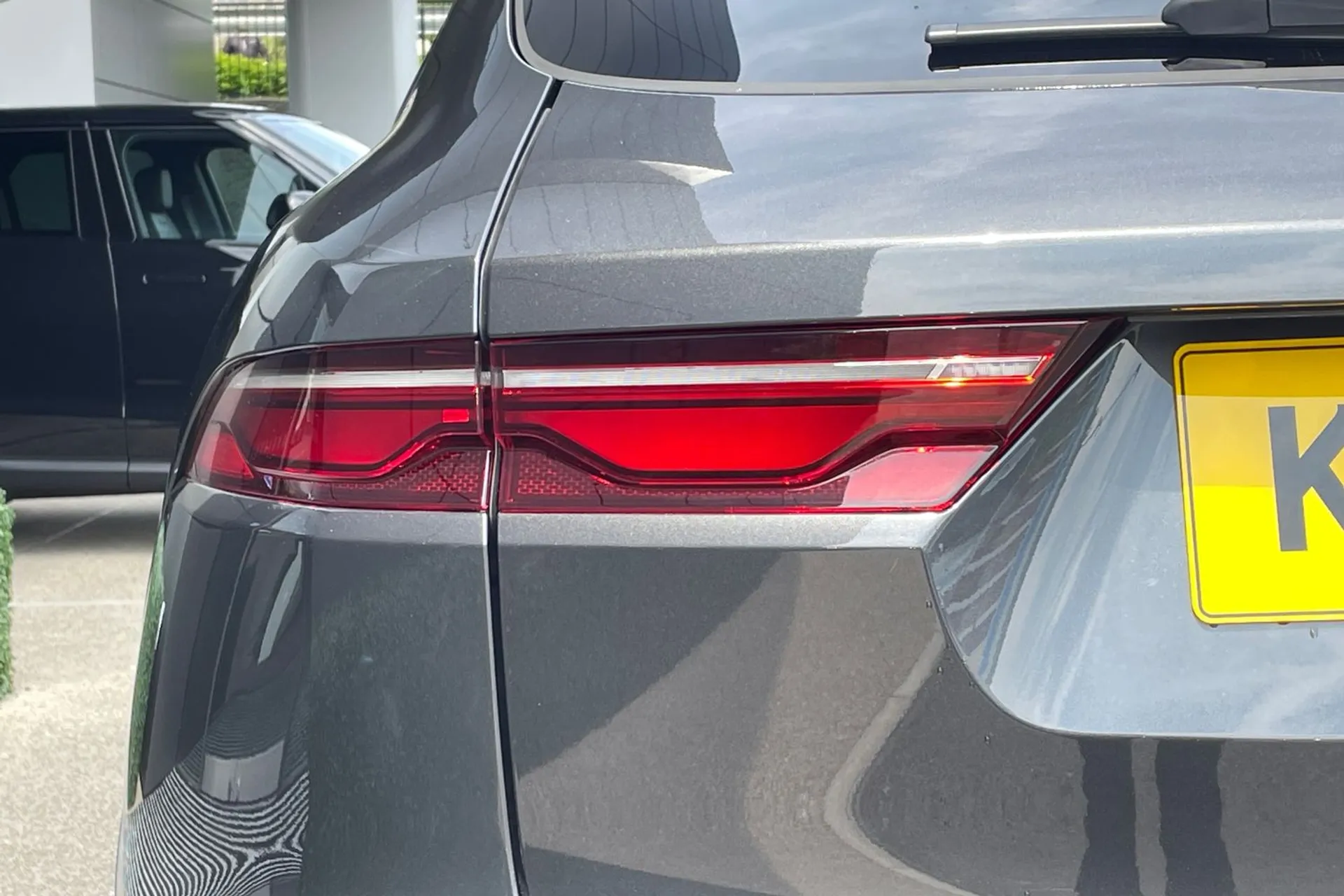 Jaguar F-PACE thumbnail image number 33