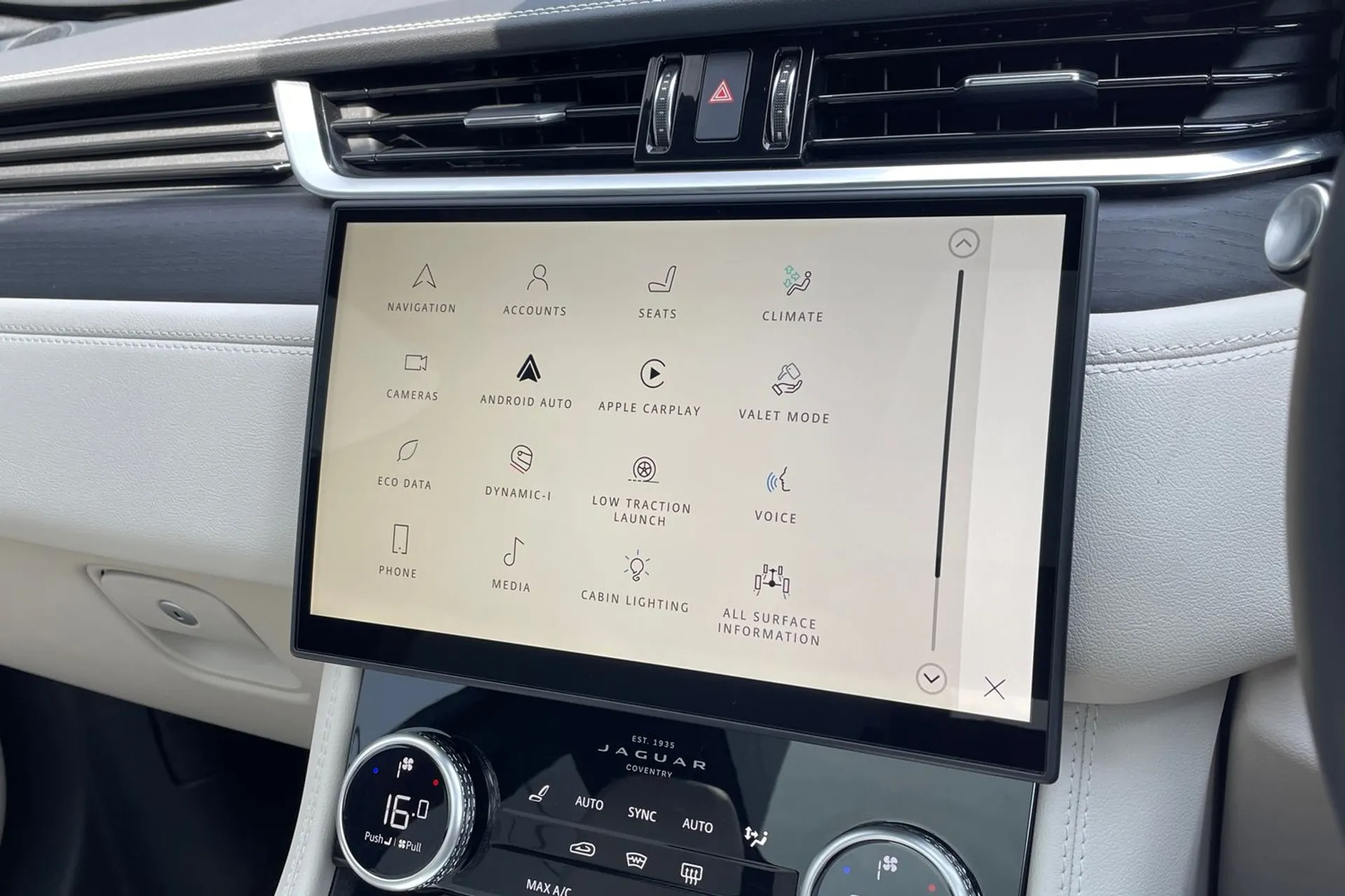 Jaguar F-PACE thumbnail image number 69