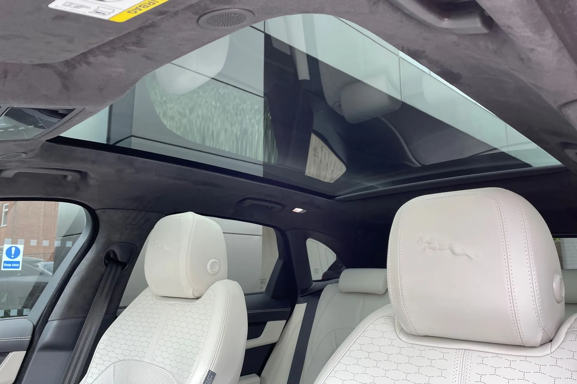 Jaguar F-PACE thumbnail image number 47