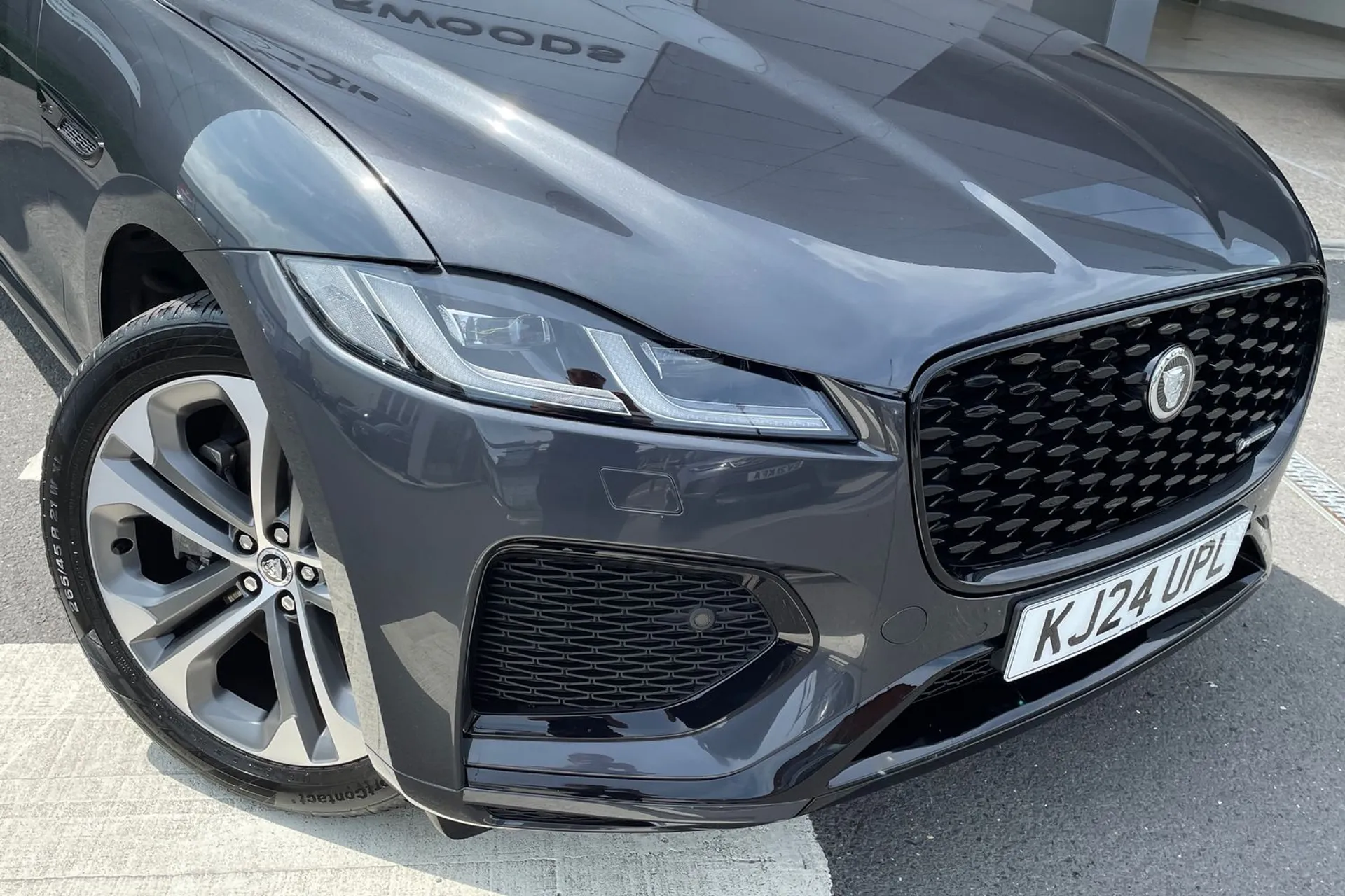 Jaguar F-PACE thumbnail image number 25