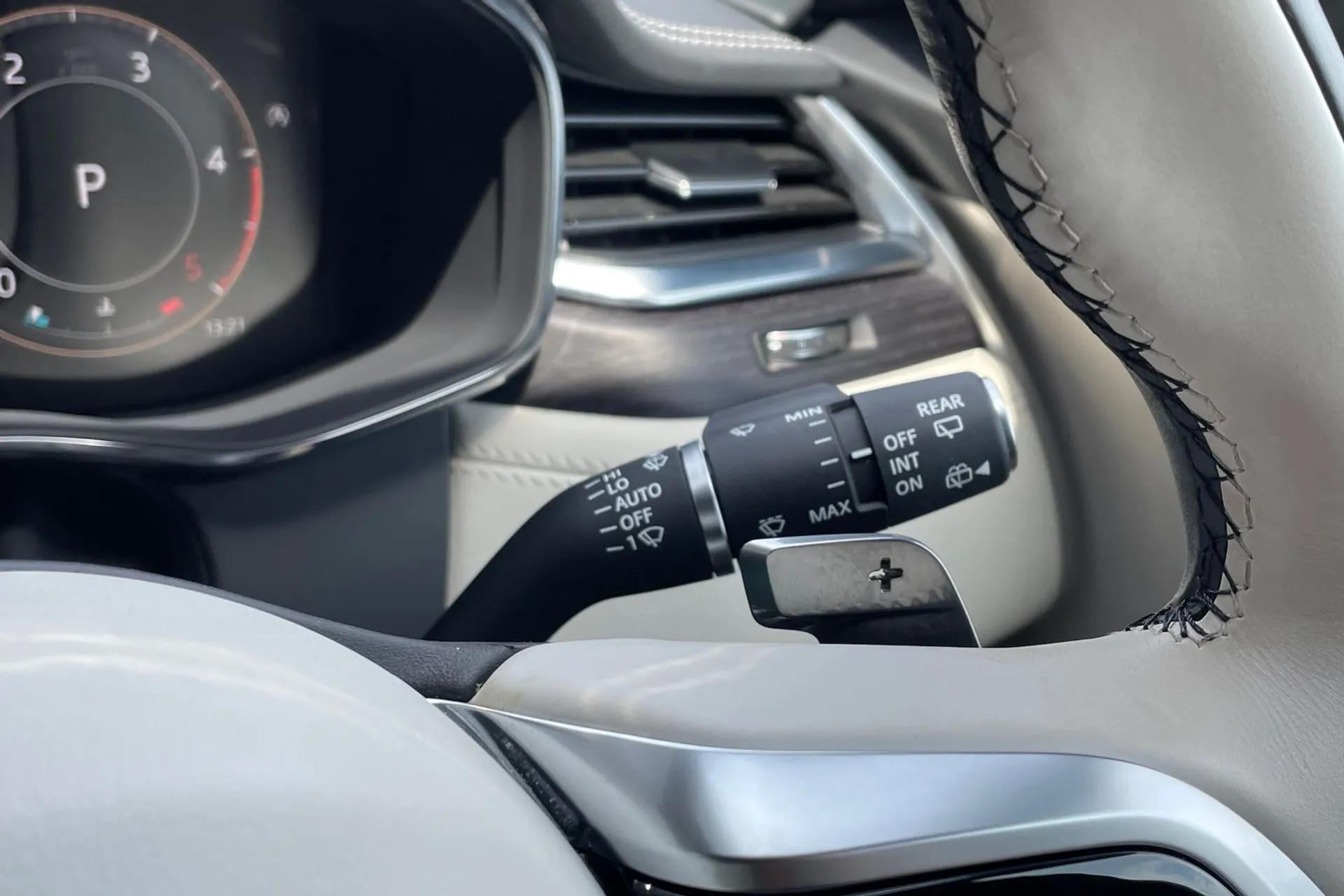 Jaguar F-PACE thumbnail image number 62