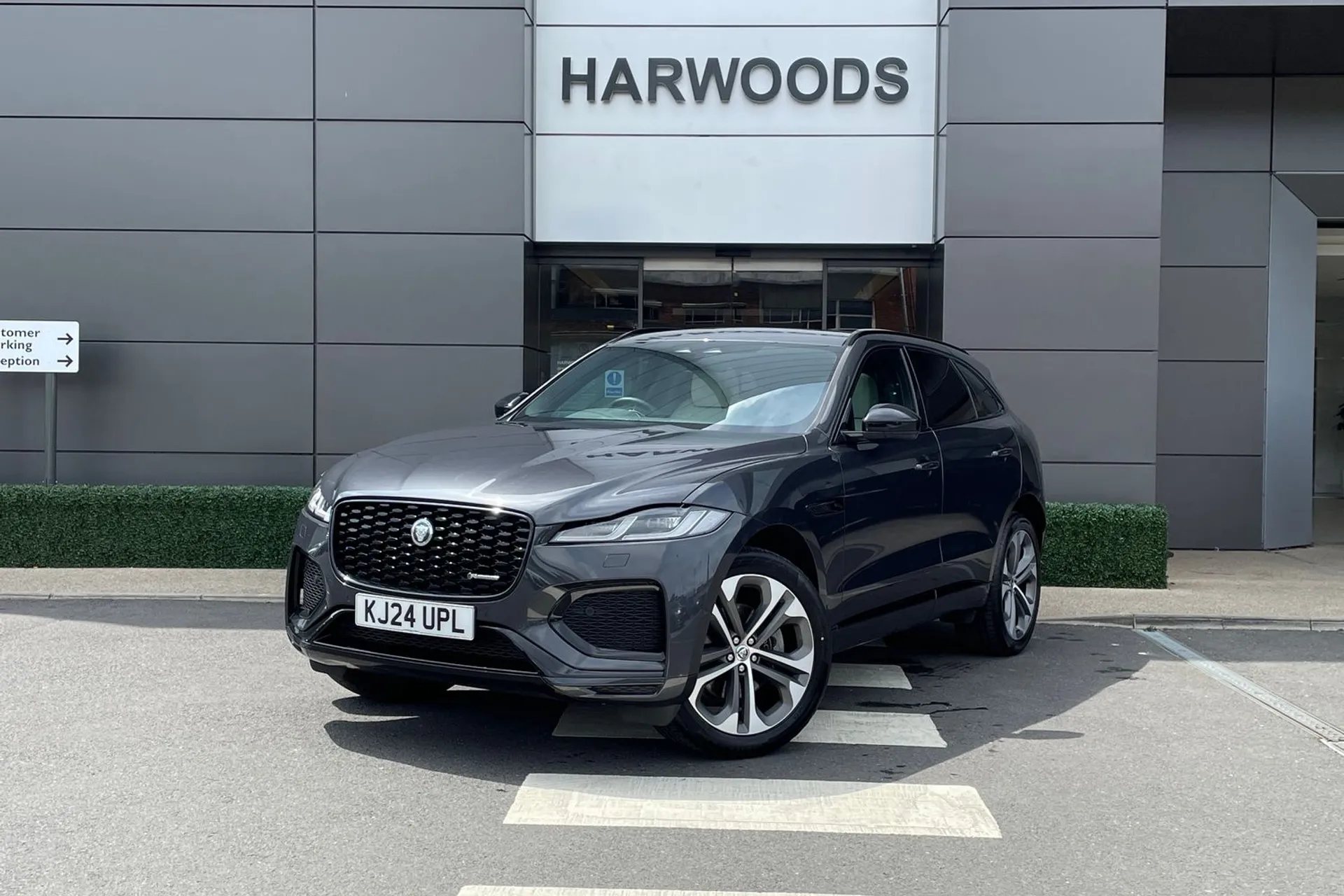 Jaguar F-PACE thumbnail image number 14
