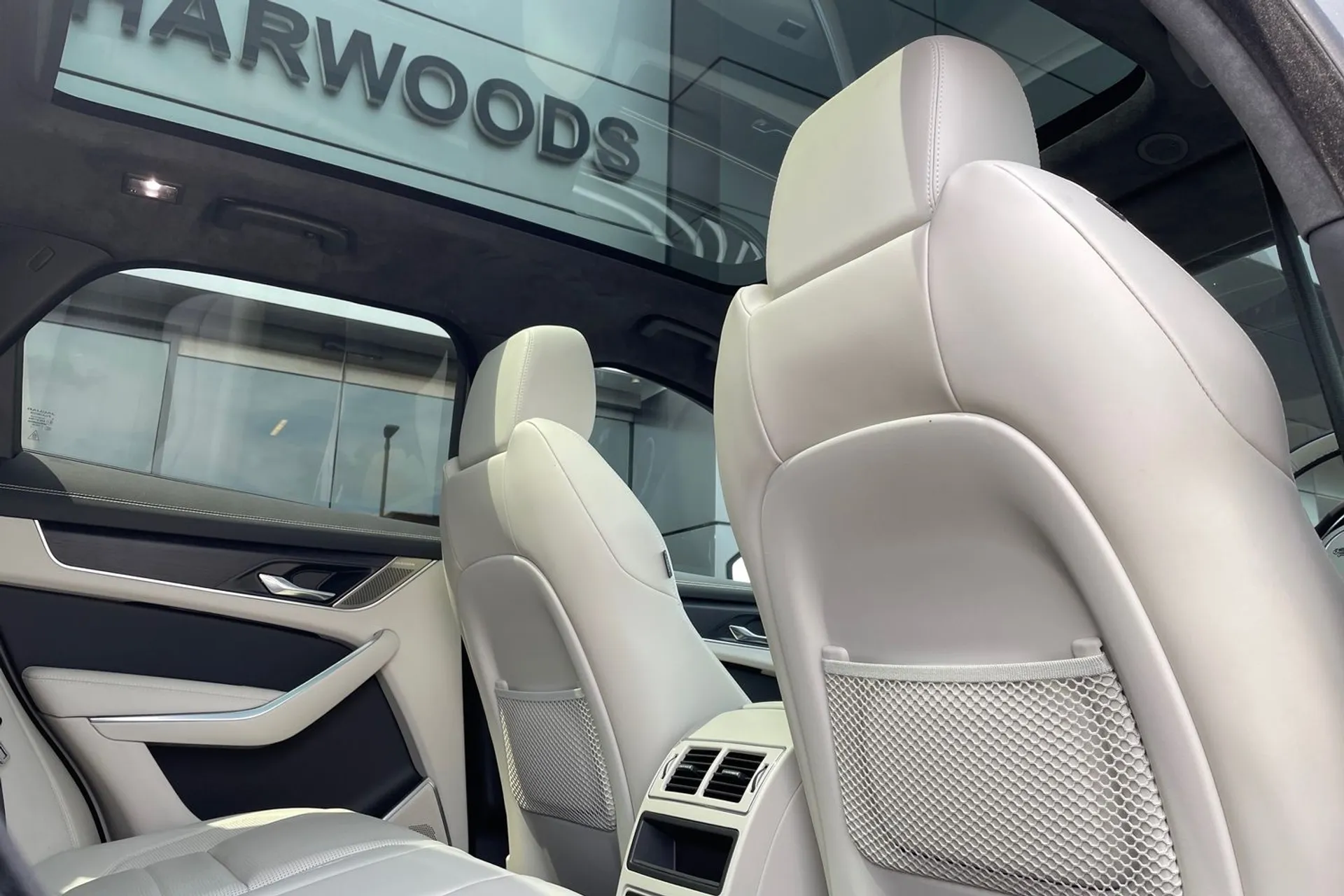 Jaguar F-PACE thumbnail image number 41