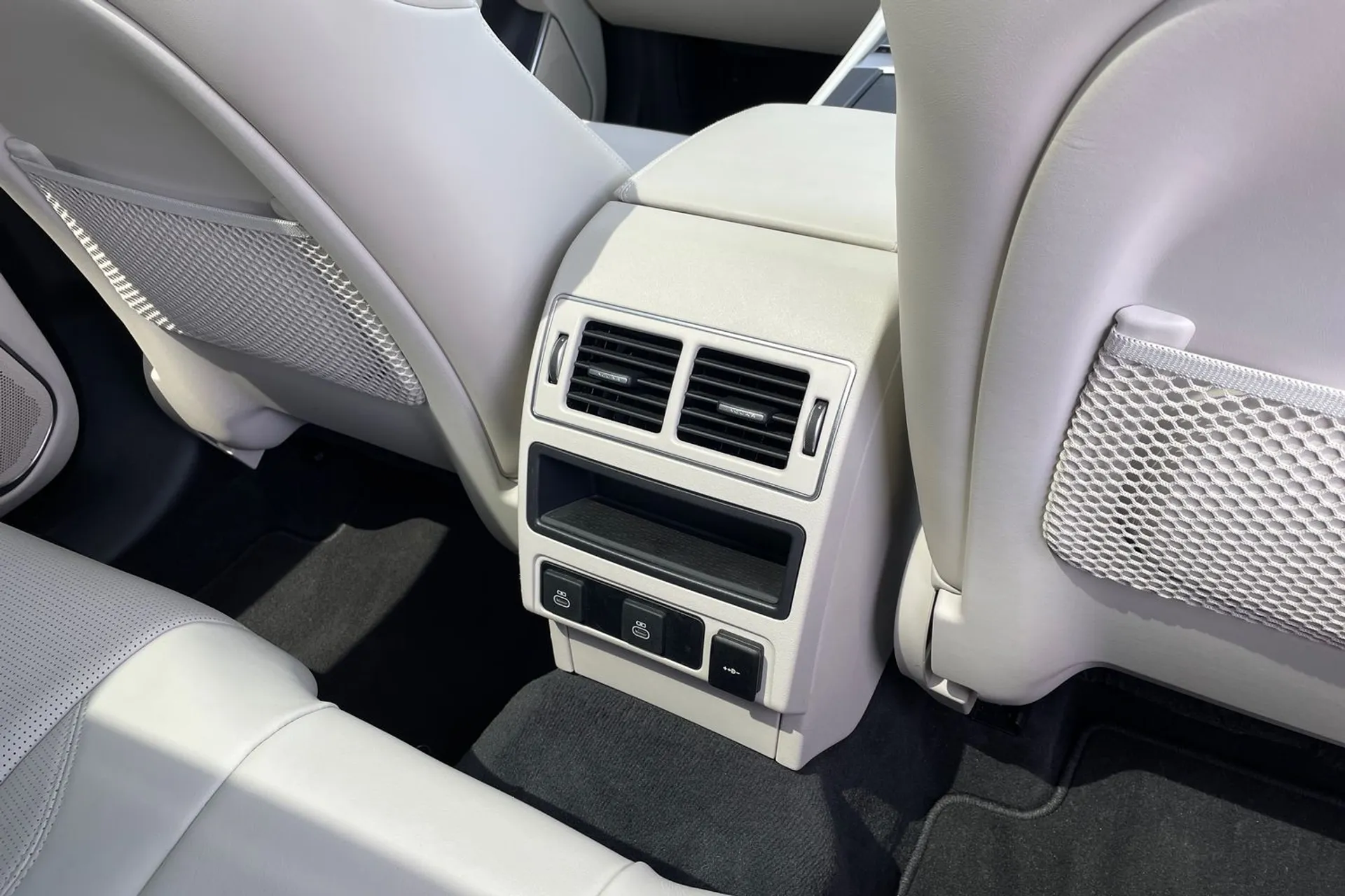 Jaguar F-PACE thumbnail image number 43