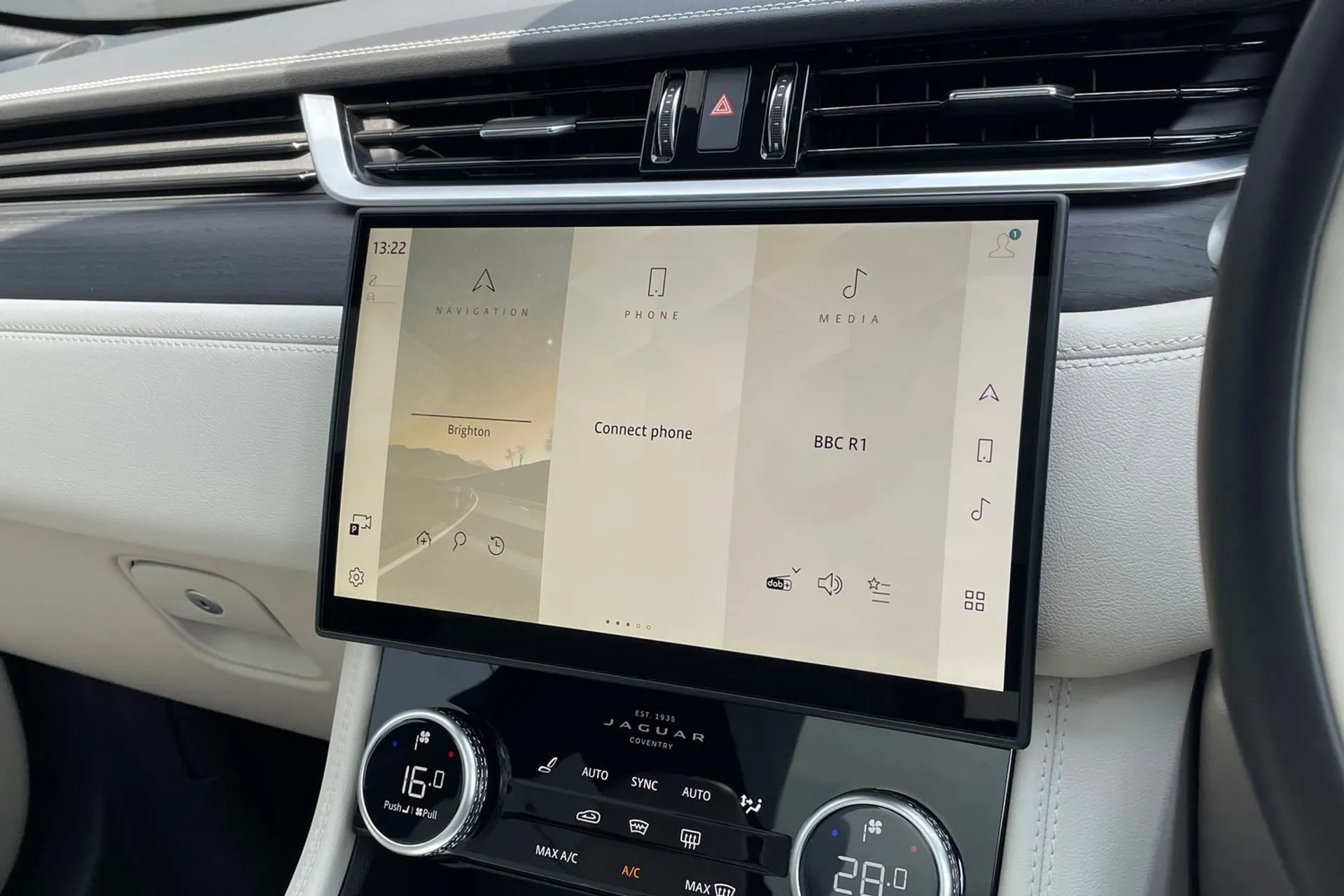 Jaguar F-PACE thumbnail image number 67