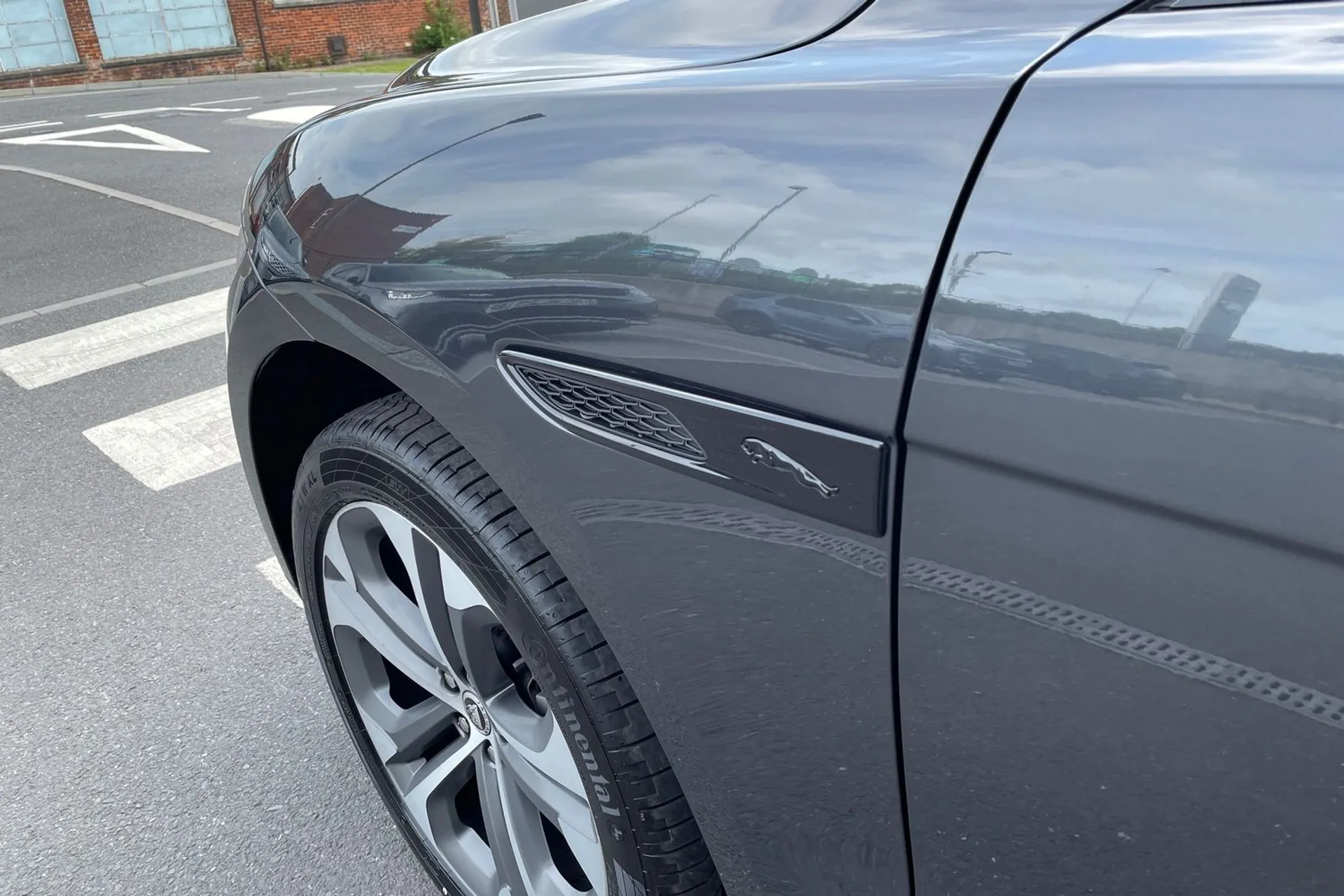 Jaguar F-PACE thumbnail image number 26