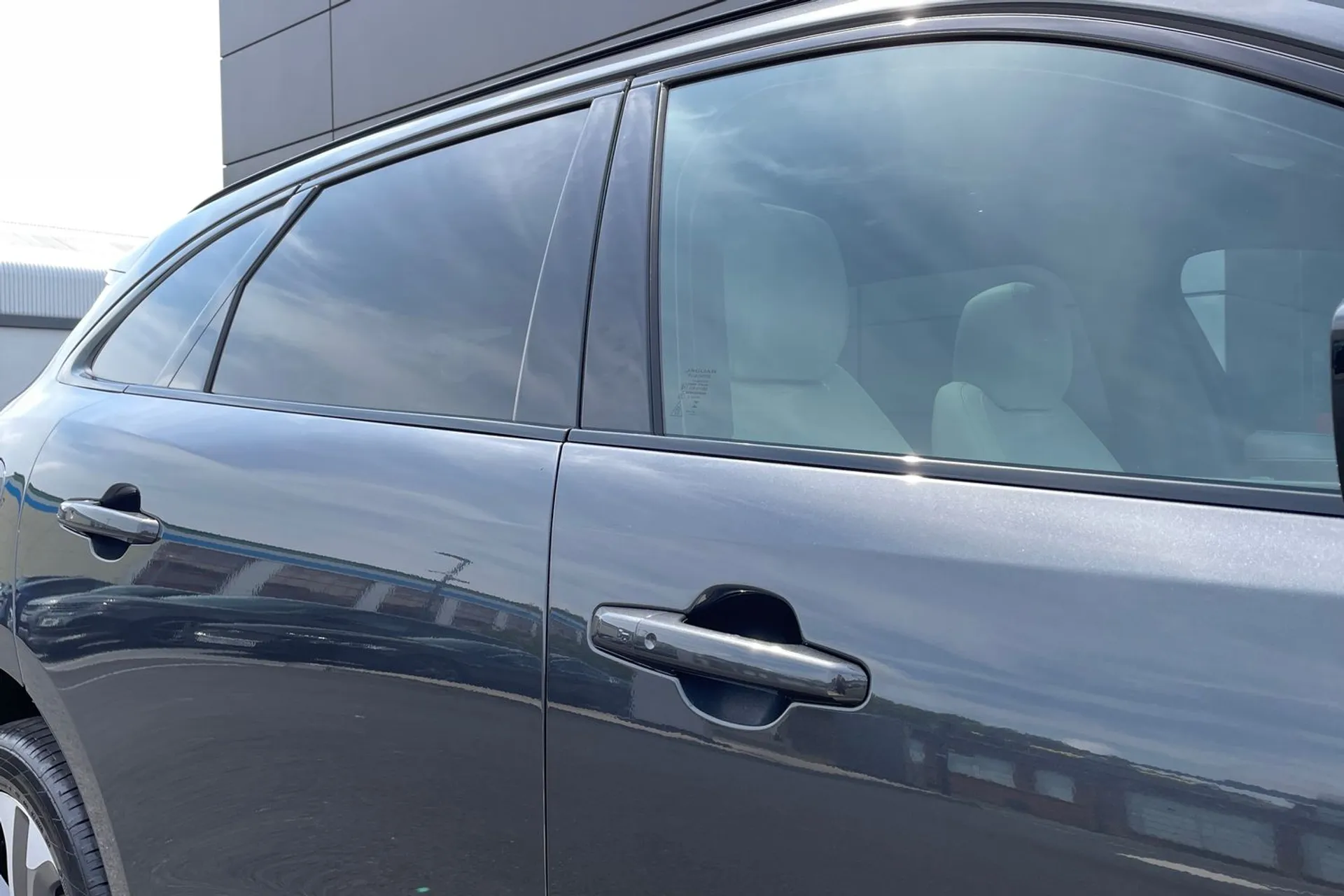 Jaguar F-PACE thumbnail image number 31