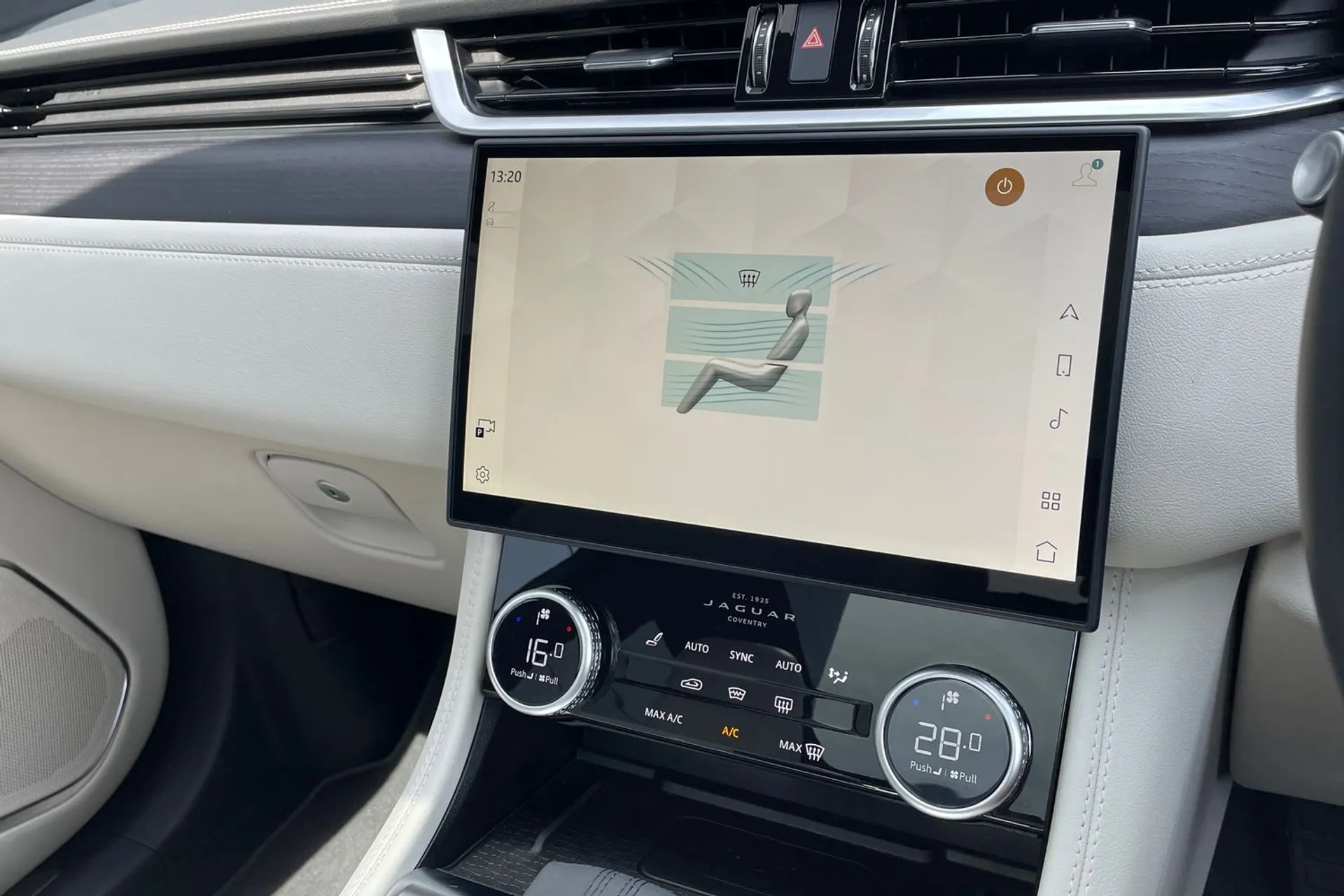 Jaguar F-PACE thumbnail image number 55