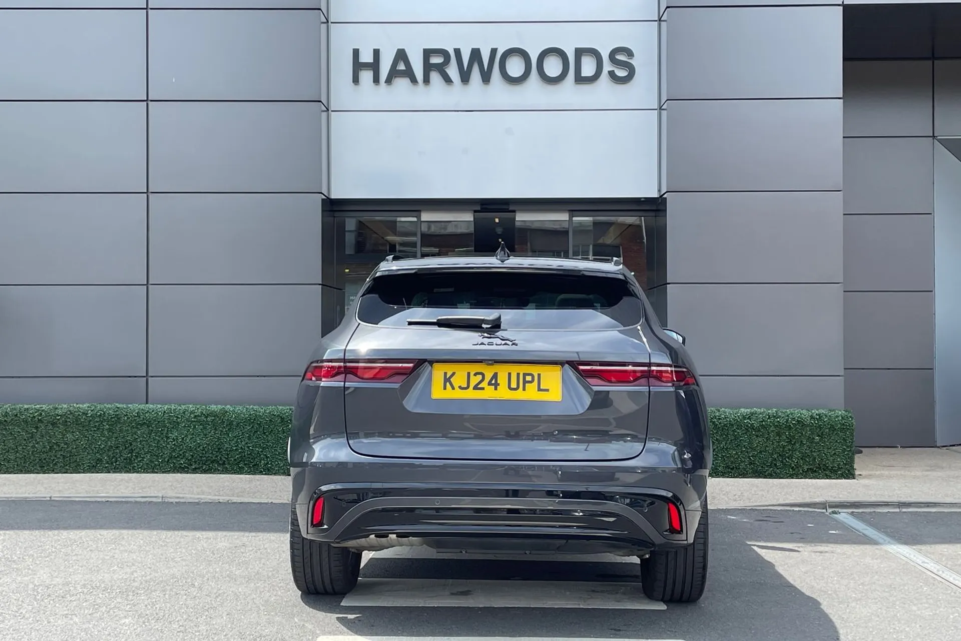 Jaguar F-PACE thumbnail image number 7
