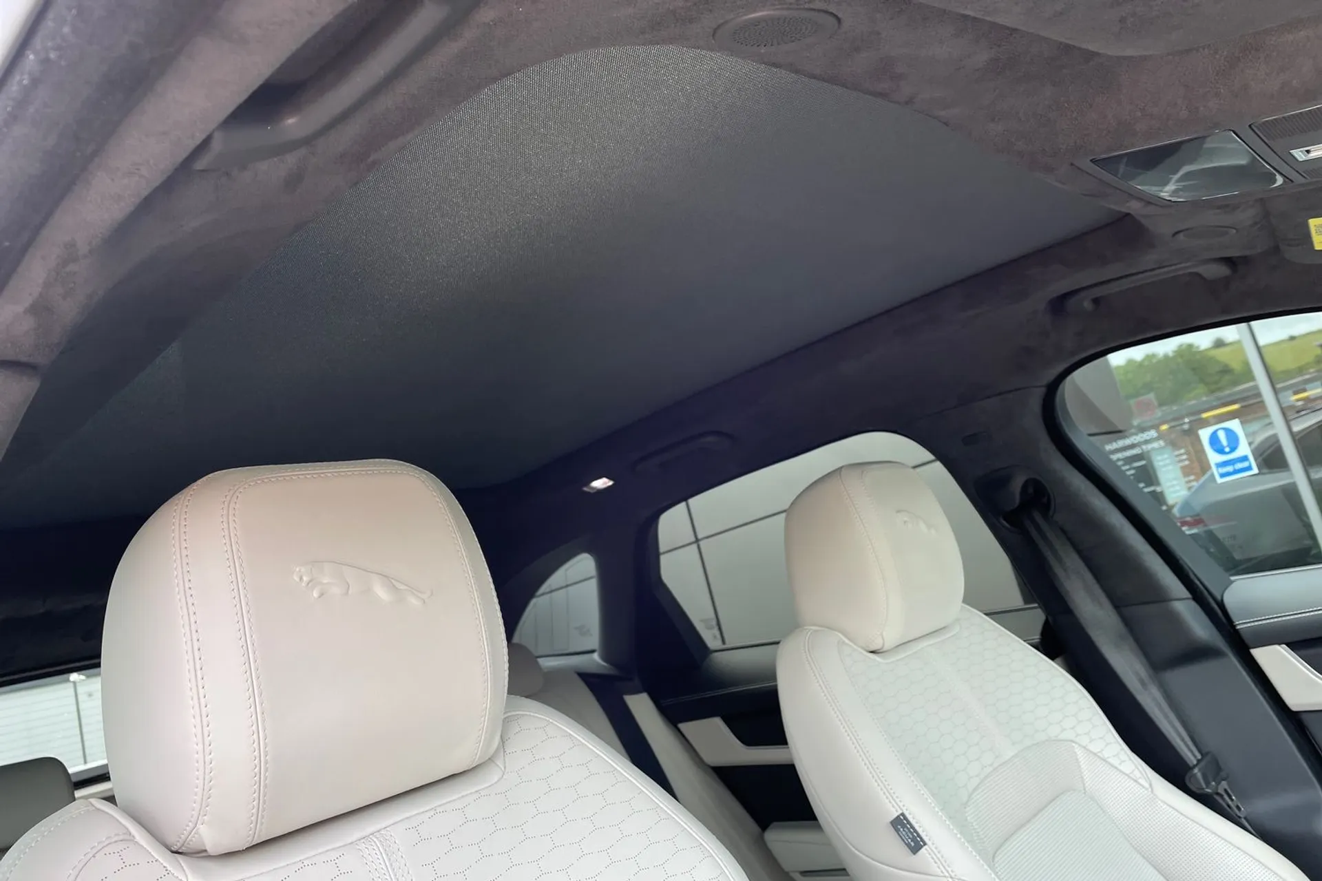 Jaguar F-PACE thumbnail image number 13