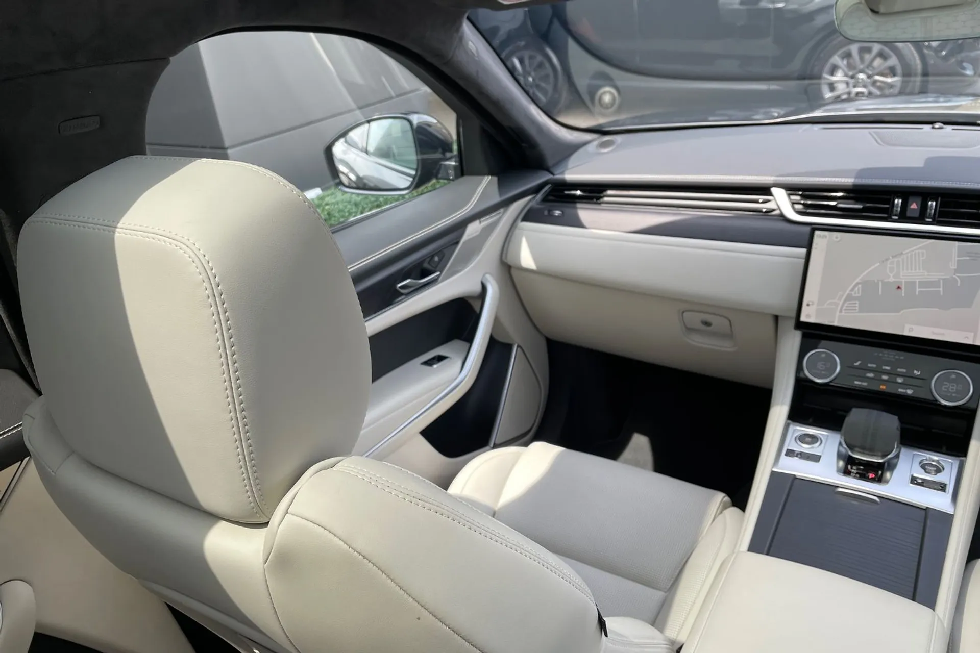 Jaguar F-PACE thumbnail image number 49
