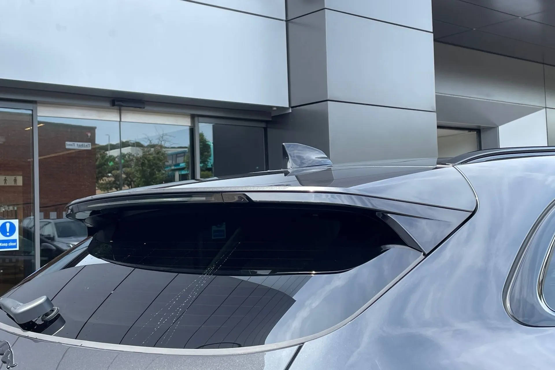 Jaguar F-PACE thumbnail image number 32