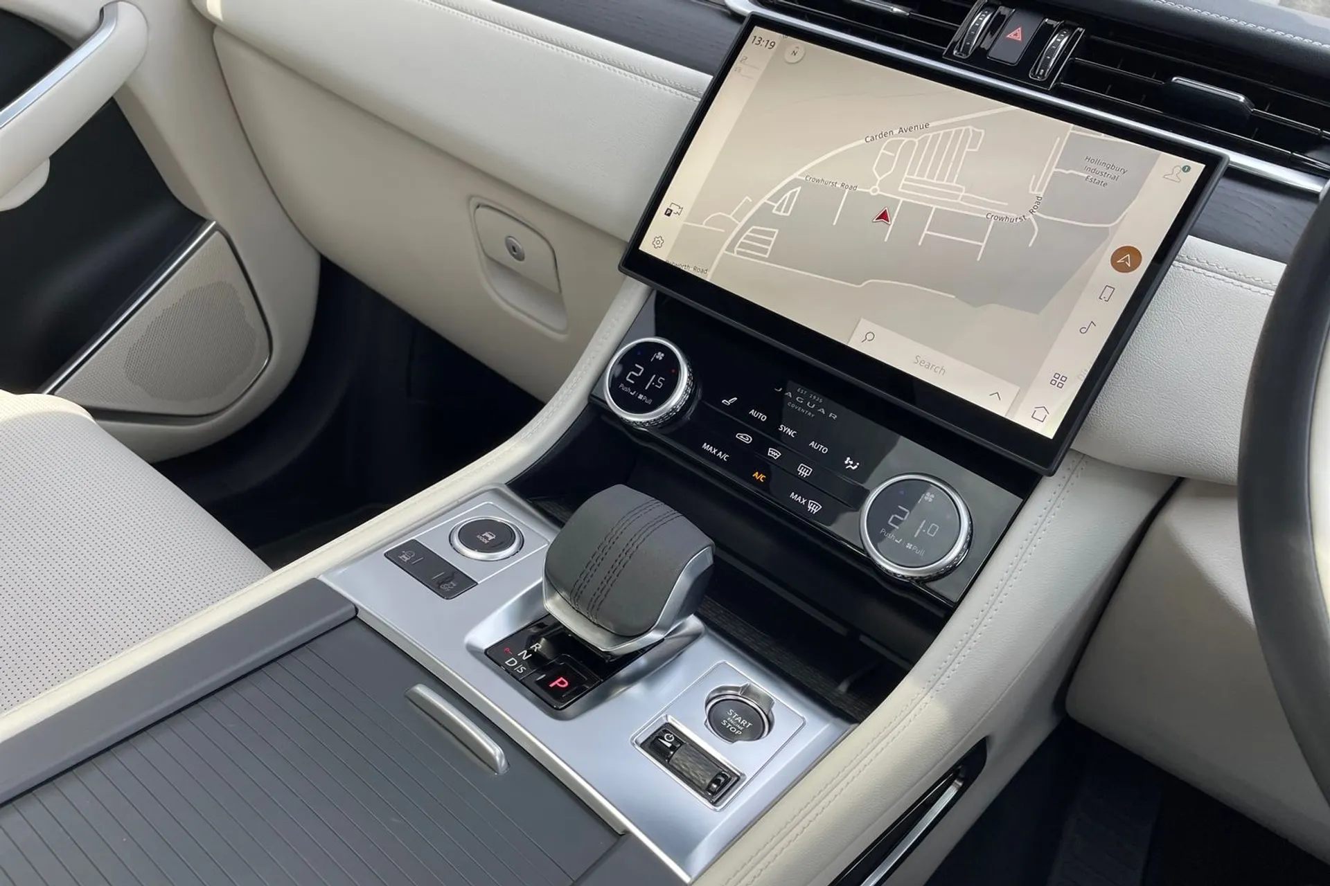Jaguar F-PACE thumbnail image number 54