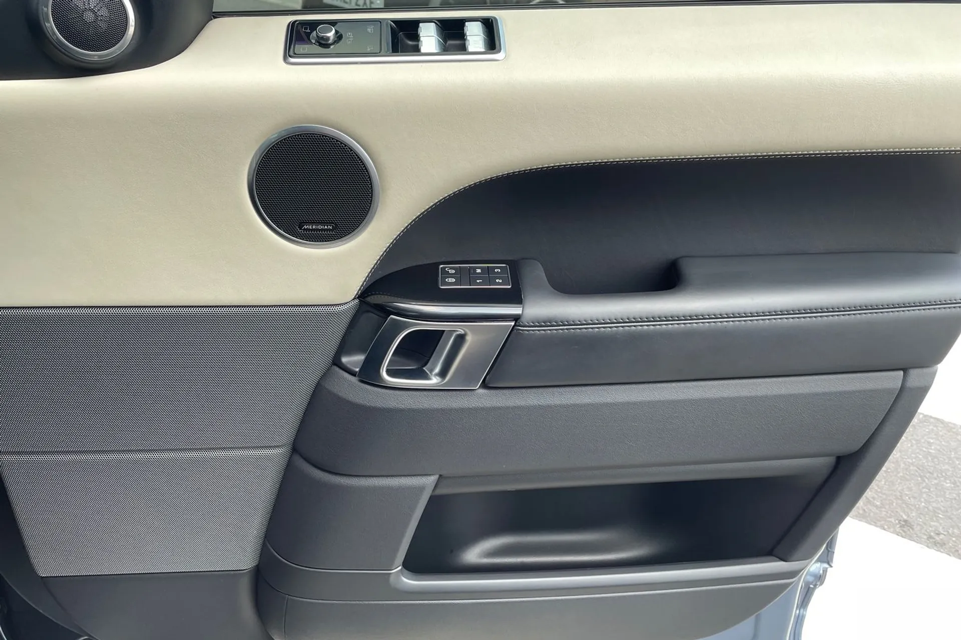 LAND ROVER RANGE ROVER SPORT thumbnail image number 19