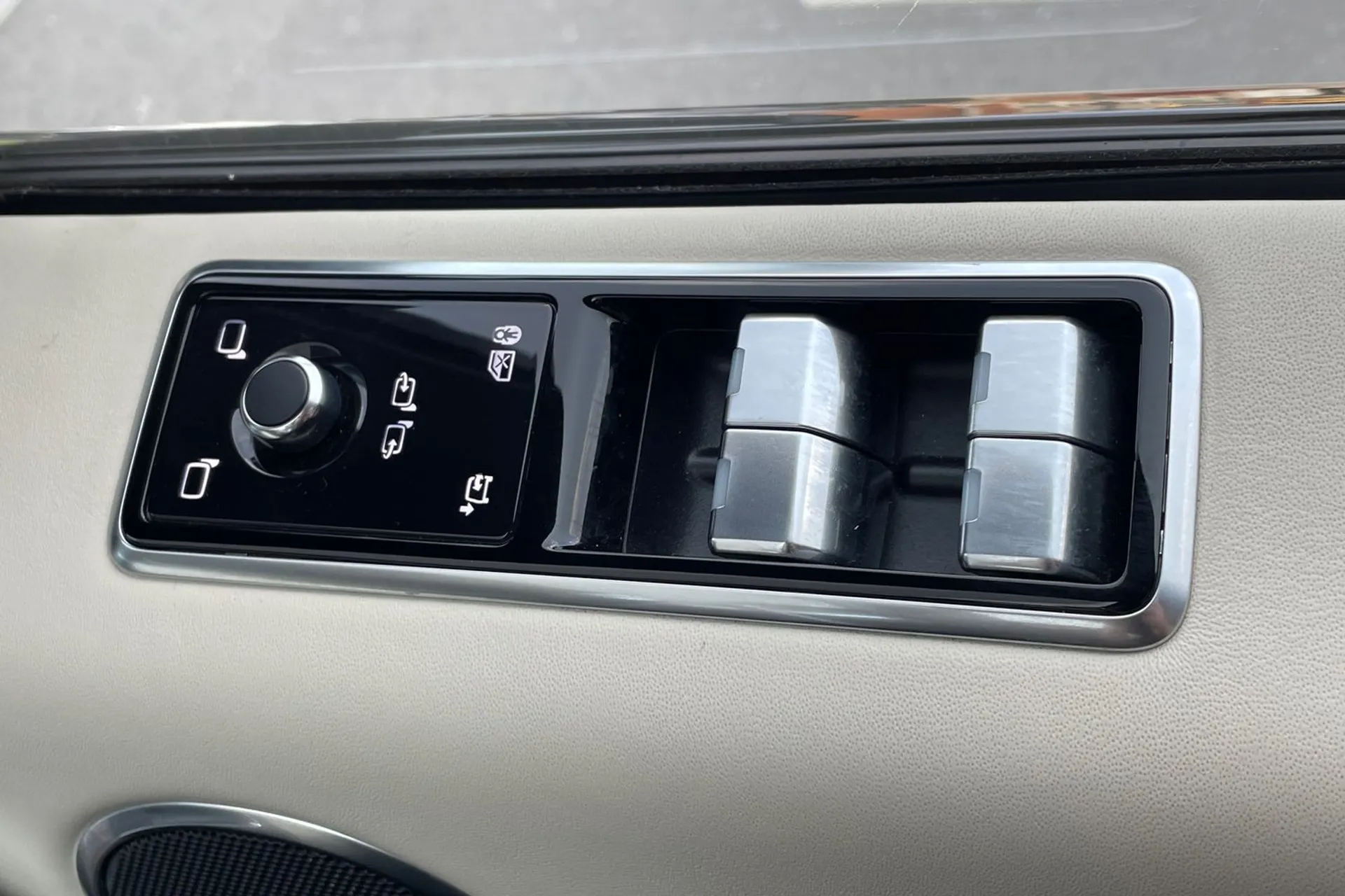 LAND ROVER RANGE ROVER SPORT thumbnail image number 22