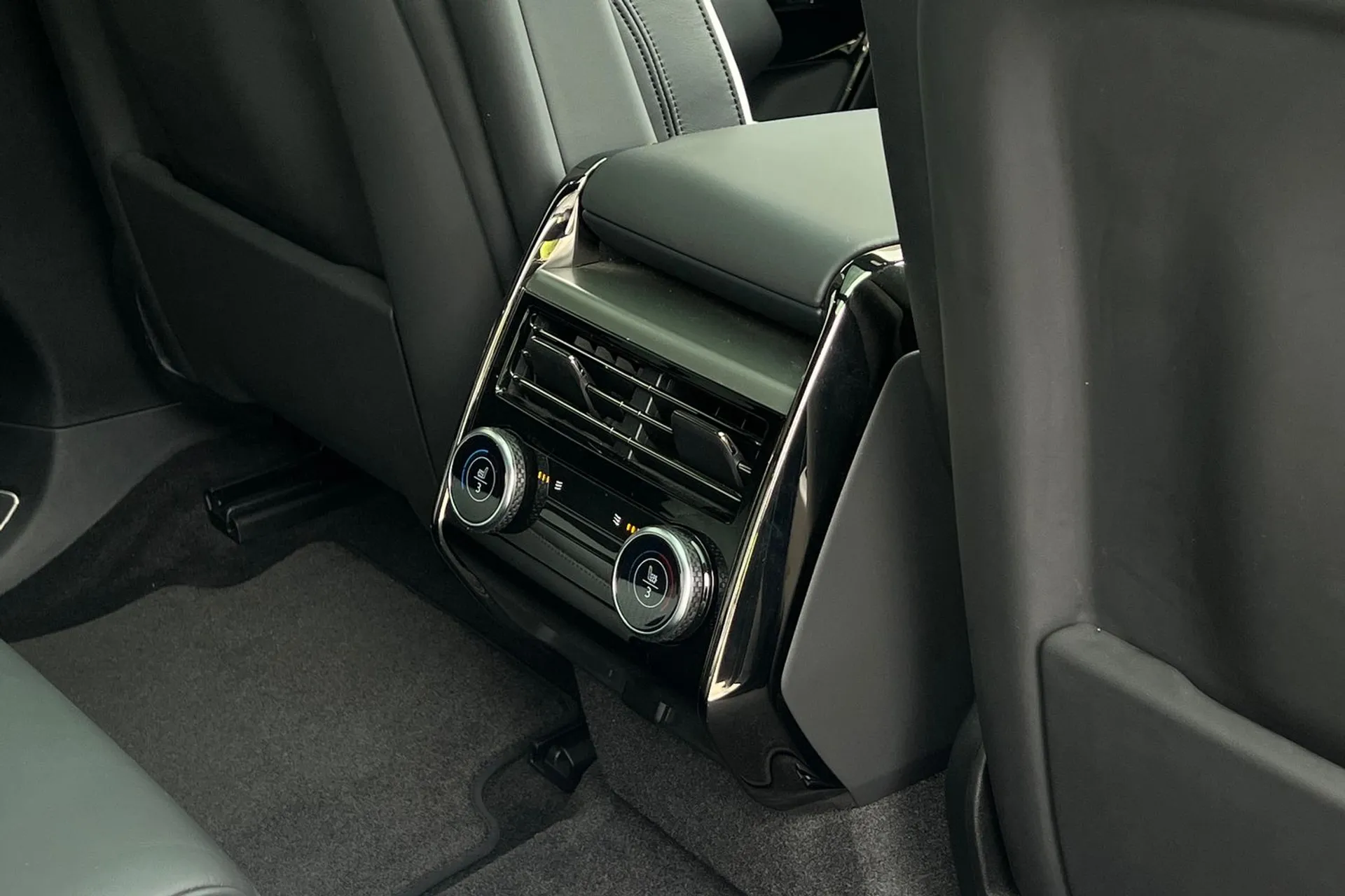 LAND ROVER RANGE ROVER SPORT thumbnail image number 37