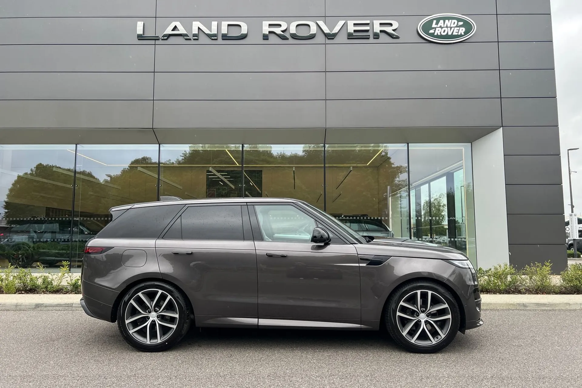 LAND ROVER RANGE ROVER SPORT thumbnail image number 2