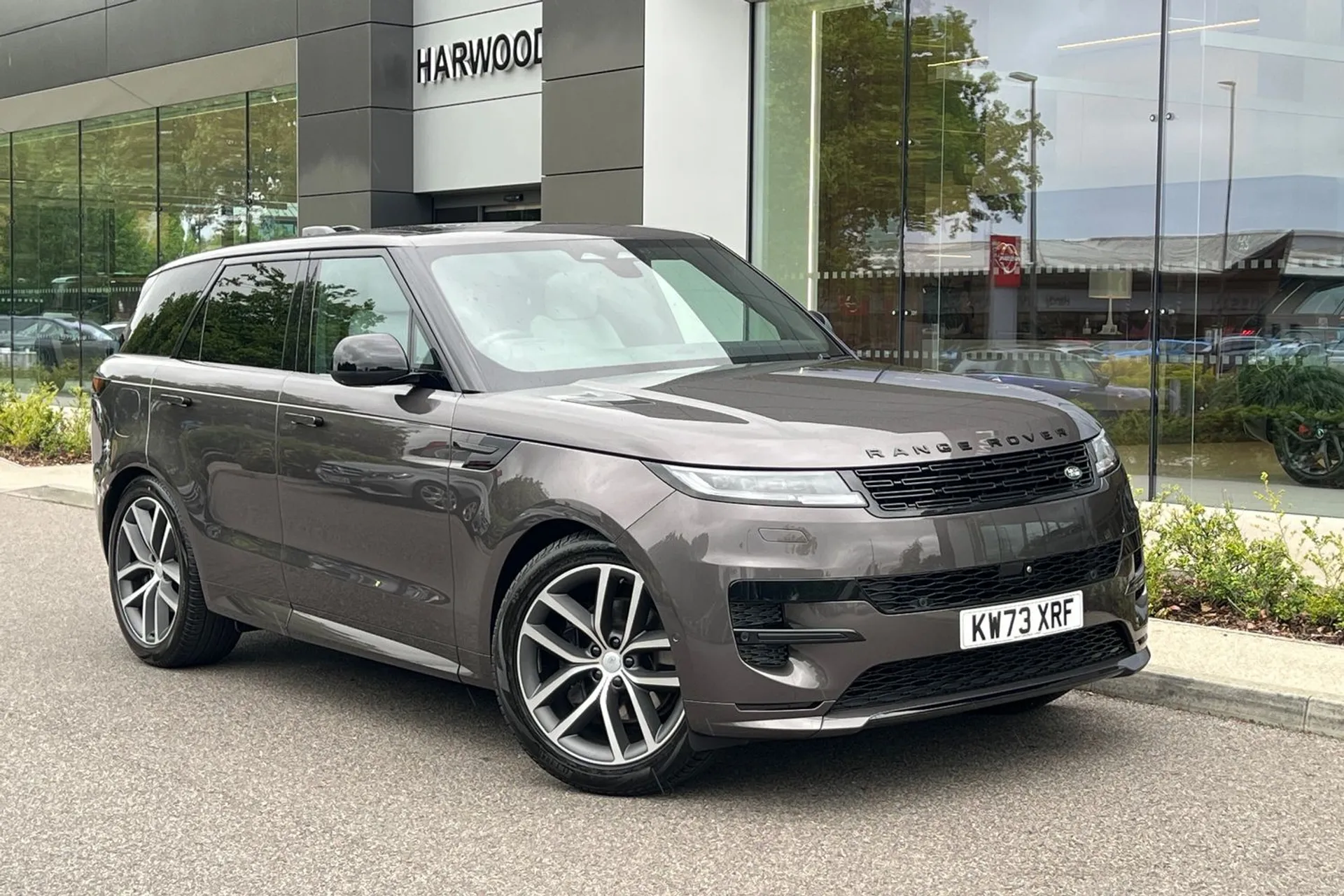 LAND ROVER RANGE ROVER SPORT focused image